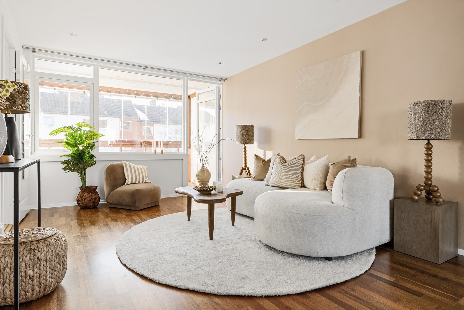 Leiligheten har en godt utnyttet og gjennomgående planløsning med nyere vinduer (2017) skiftet i regi av borettslaget. Galleribilde