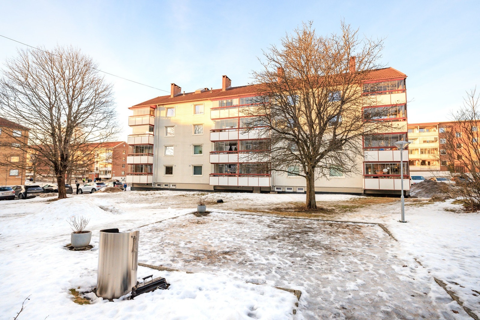 Her flytter du til et veldrevet borettslag bestående av 112 andeler med god vedlikeholdshistorikk. Galleribilde