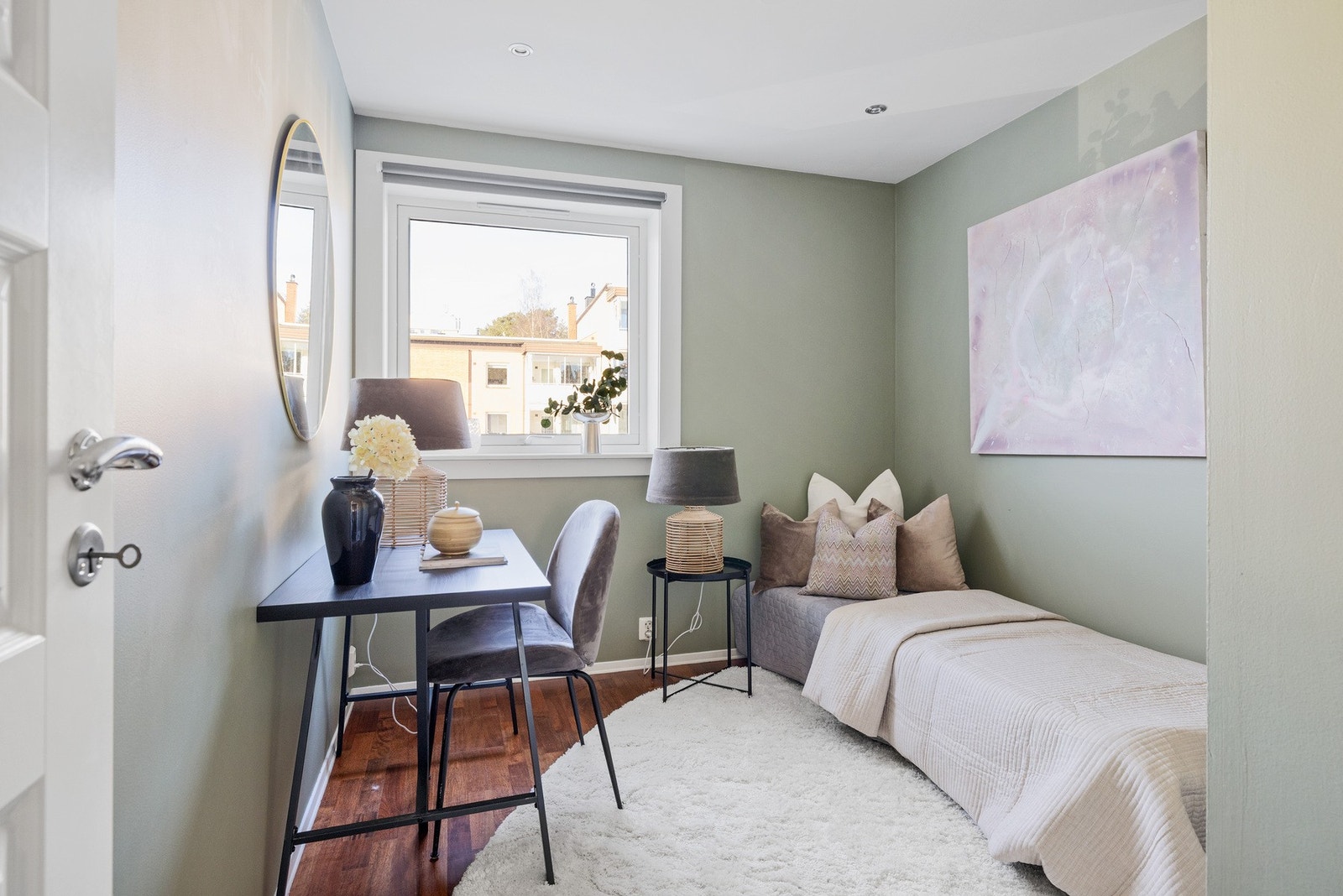 Fra entréen er det adkomst til soverom 2. Galleribilde