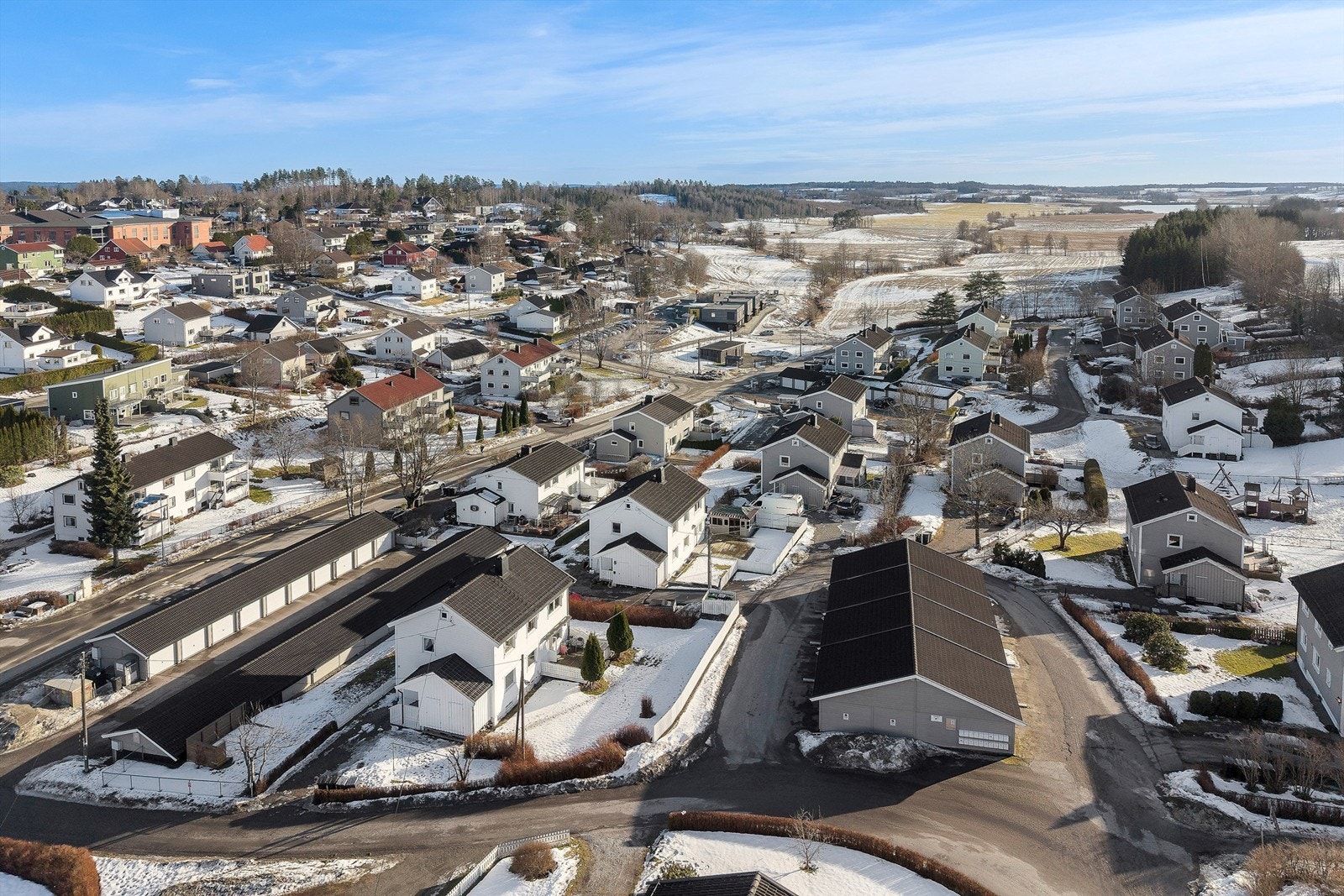 Det er kort gangavstand til Eikeliveien barnehage, kun 4 minutter unna. Galleribilde