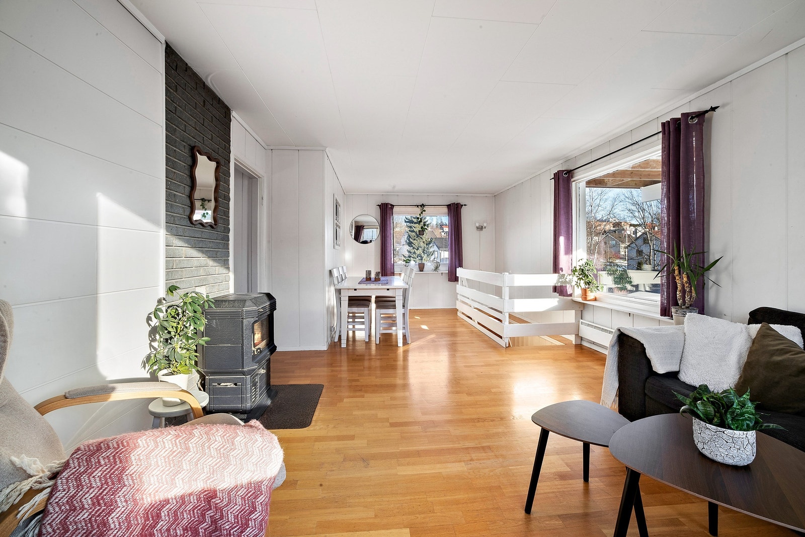 Den åpne løsningen gir en god romfølelse og fleksible møbleringsmuligheter. Galleribilde