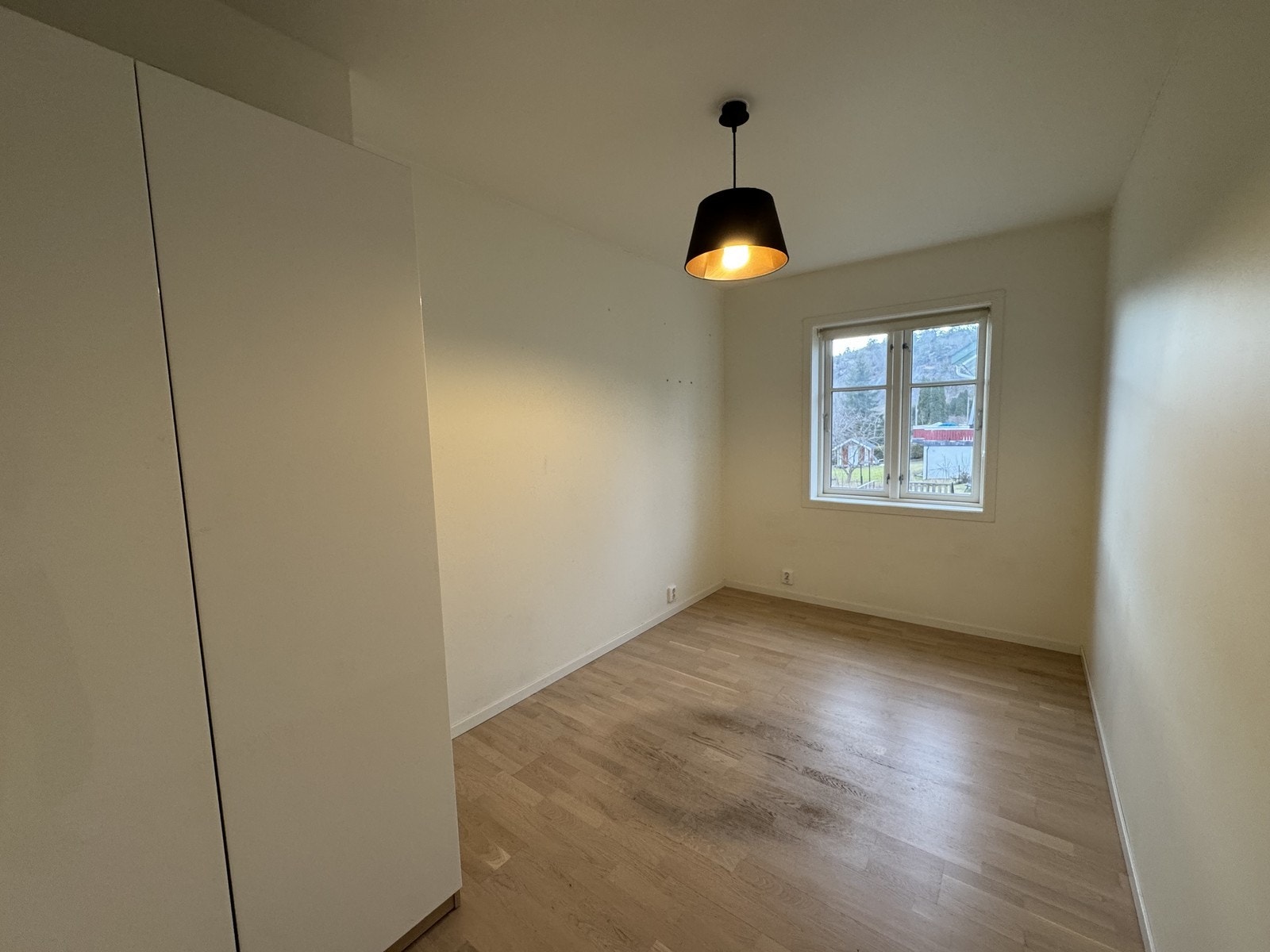 Soverom 2 er lyst og trivelig. Galleribilde