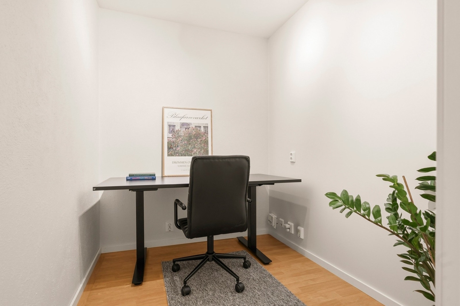 Det er etablert et kontor/alkove med tilkomst fra stuen. Galleribilde