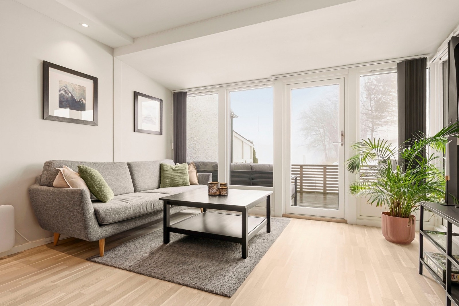 Velkommen til Ovenbakken 17A - presentert av Elise Riise Johnsen, tlf. 90 11 08 66. Fotograf: Juliane Jensen v/Studio Juliane Galleribilde