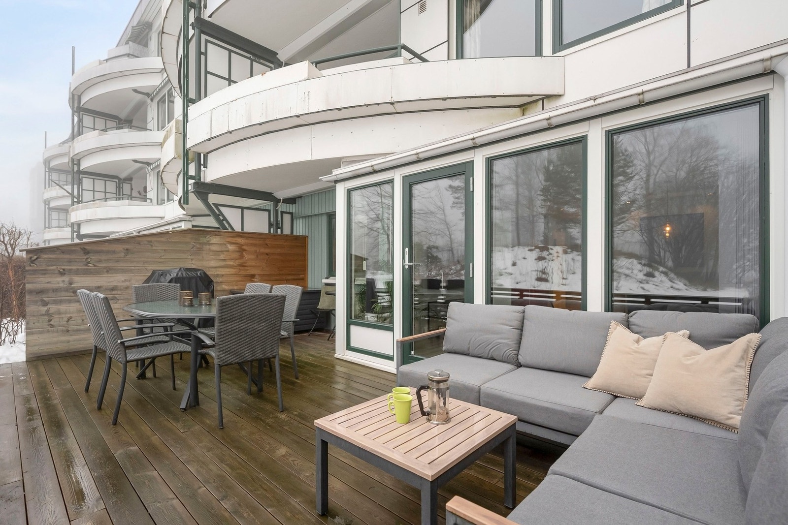 En moderne og attraktiv 2,5-roms leilighet beliggende i et etablert og barnevennlig område på Østerås/Eiksmarka. Galleribilde