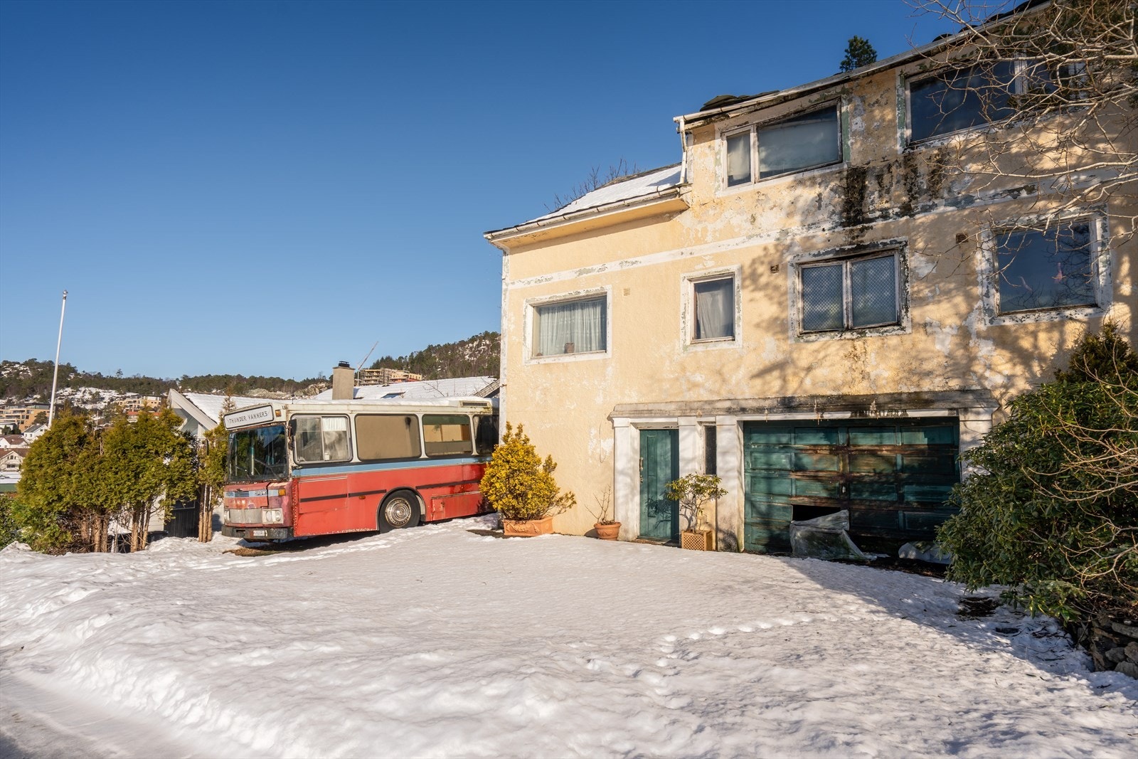 Kjøper må selv fjerne buss Galleribilde