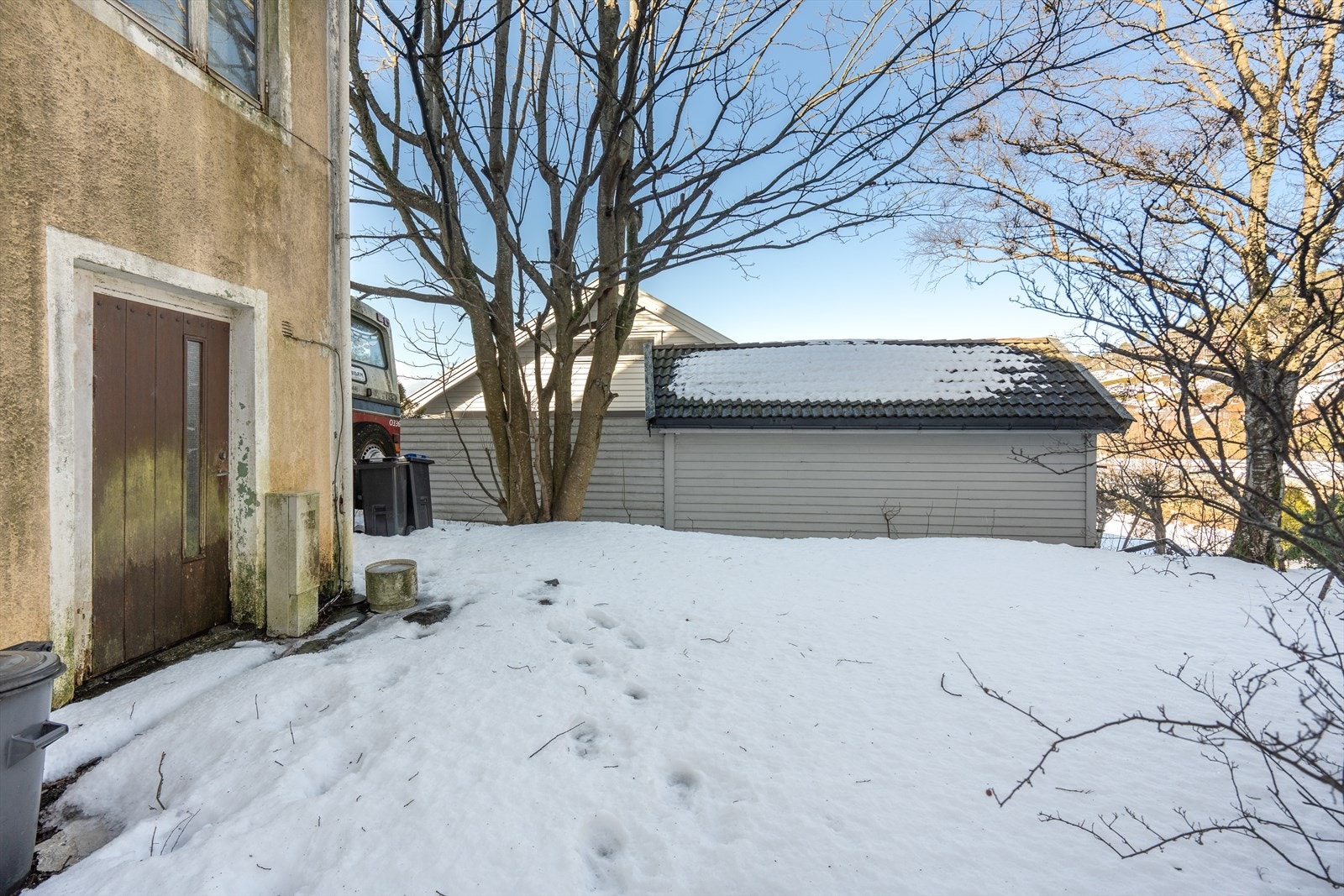 Inngang til bakkeplan/kjeller. Galleribilde