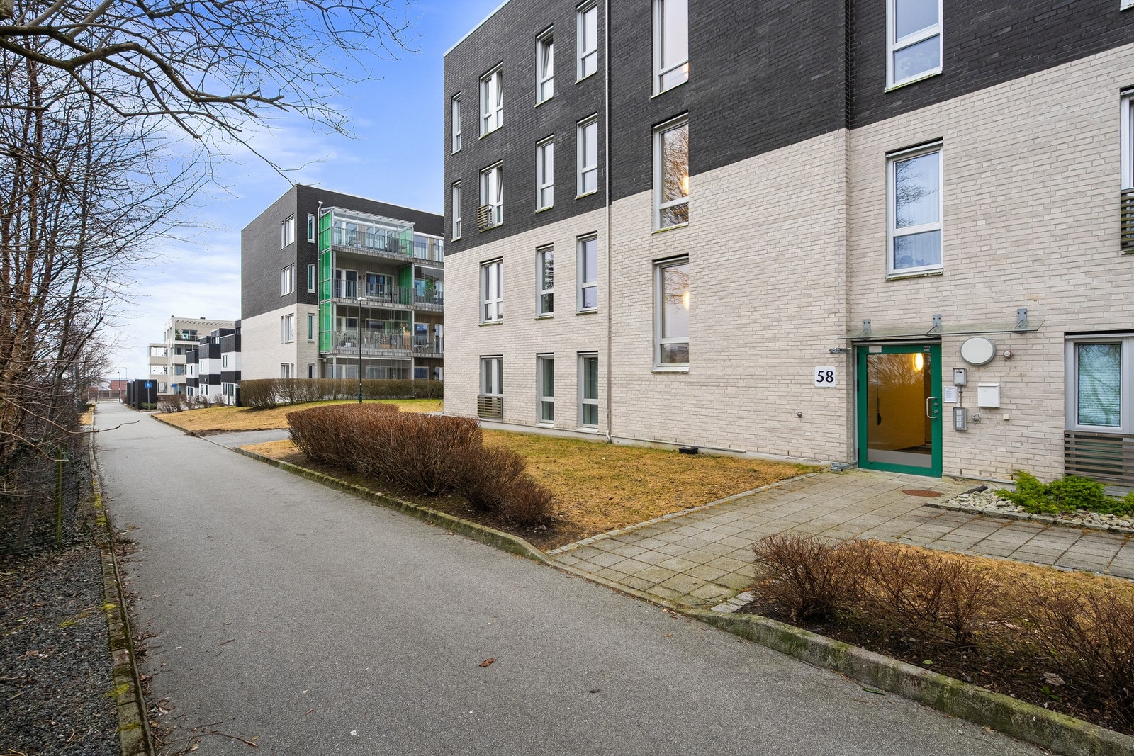 Fellesarealene er utformet som en invitasjon til sosiale aktiviteter, uten forstyrrelser fra biler eller unødvendig støy. Galleribilde