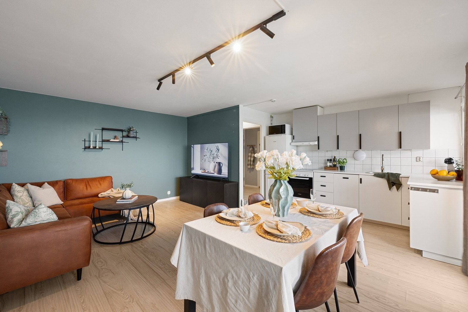 God plass til spisegruppe, som inviterer til sosiale sammenkomster. Galleribilde