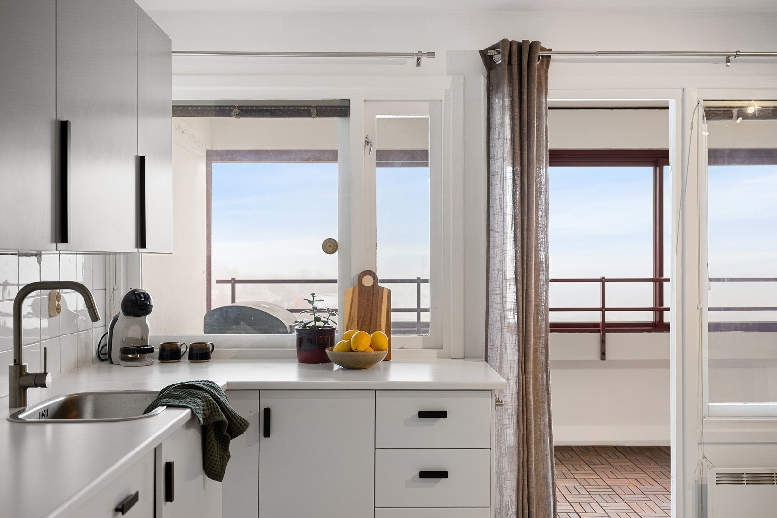 Rommet oppleves lyst og luftig. Galleribilde