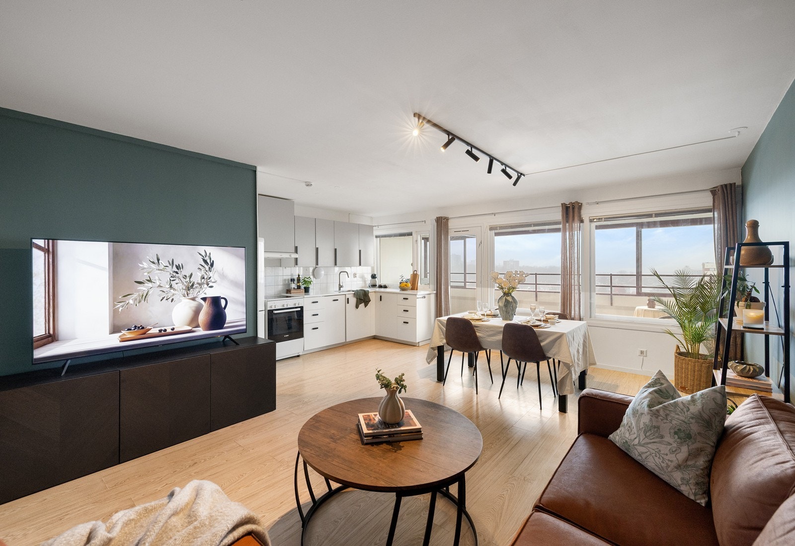 Velkommen til Tvetenveien 233. Presentert av Barry Khalidi og Eirik Halvorsen v/Nordvik Bolig. (Fotograf: Lise Helene Stigen) Galleribilde