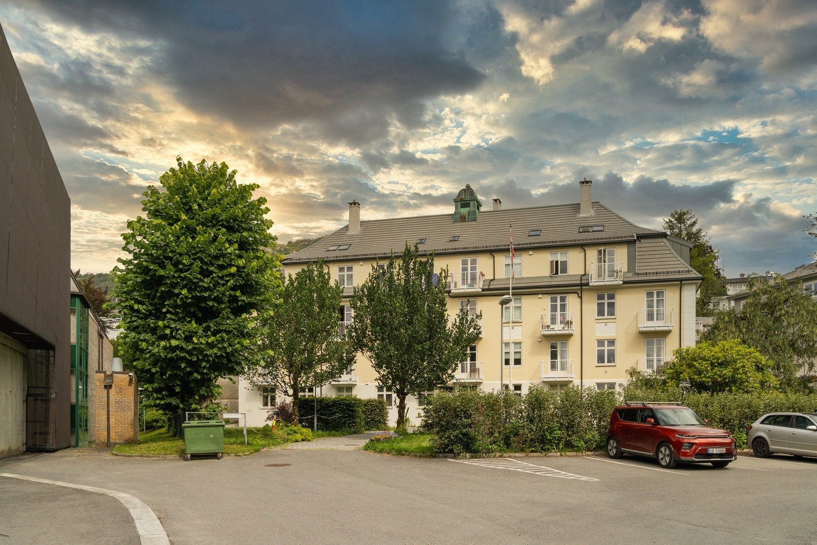 En kort tur unna ligger Bergen storsenter med sine 65 butikker og alt av service- og fasilitetetstilbud. Galleribilde