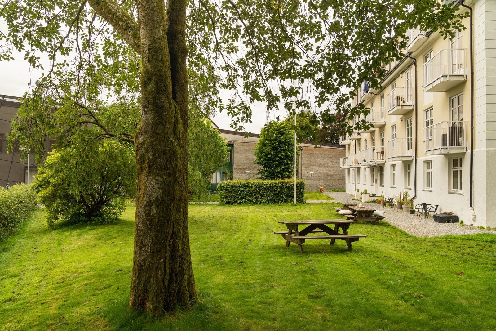 Her har man blant annet dagligvarebutikker, legekontor, frisør og café, samt det populære treningsstedet Barry's i bygget ved siden av. Galleribilde