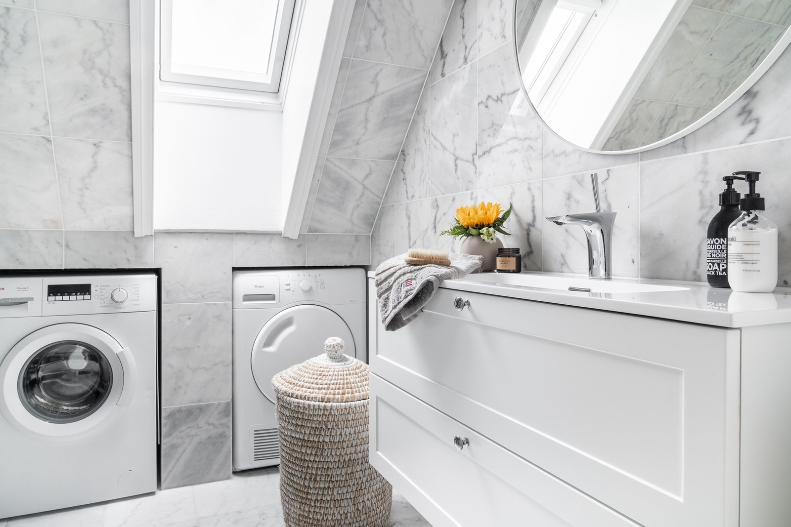 På venstre side av gangen ligger badet, som måler 3,2 kvm. Galleribilde