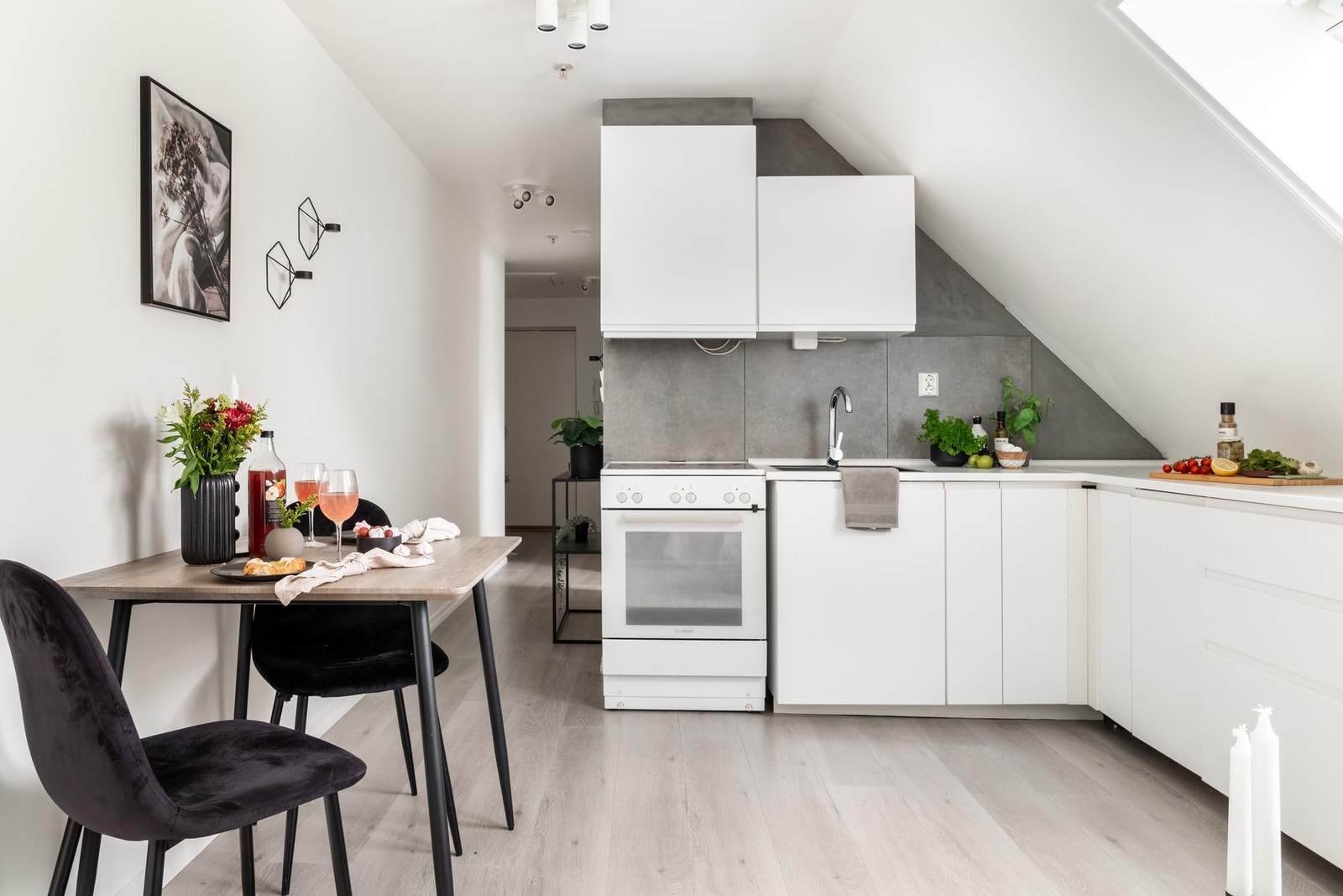 Dette er en lys og moderne leilighet med god planløsning. Galleribilde