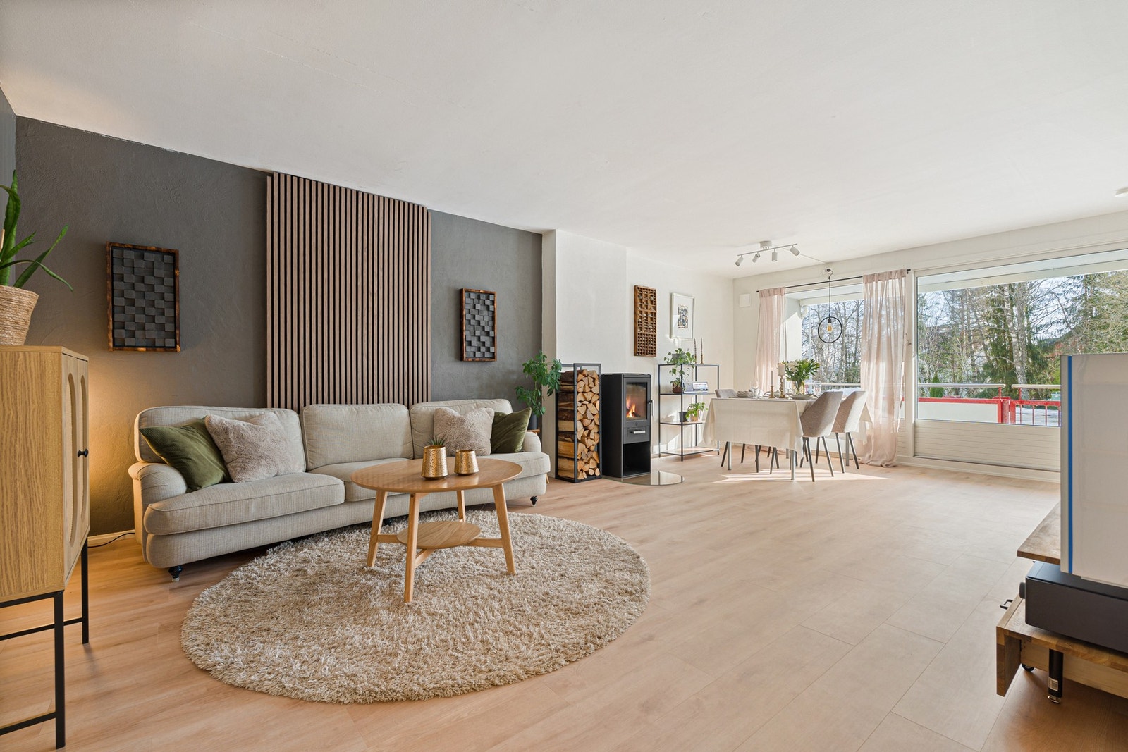 EiendomsMegler 1 ved Fredrik Nygård Flønes har gleden av å presentere Orrevegen 5. Foto: Krogstad og Nervik, (Ekatarina Krogstad) Galleribilde