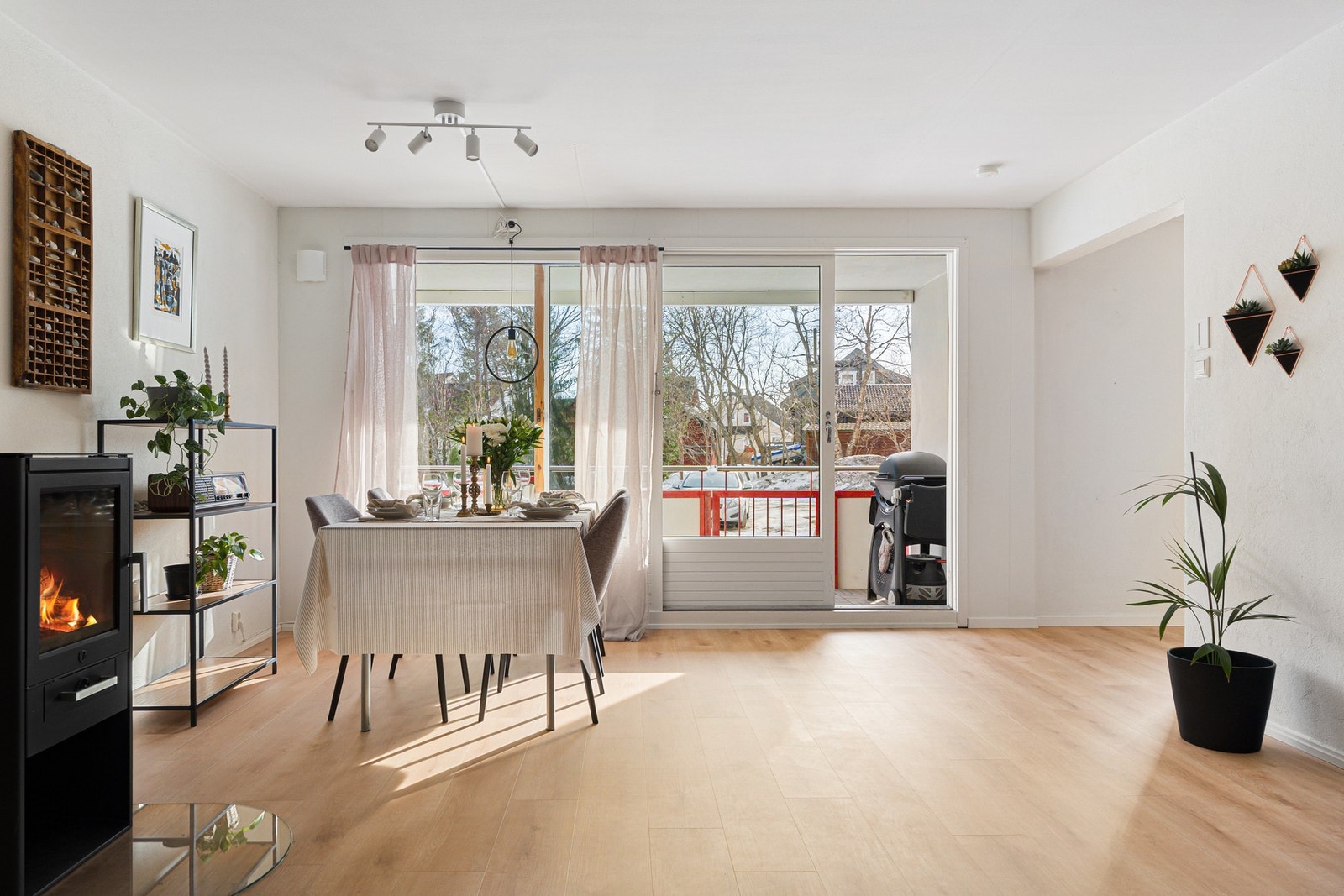 Fra stuen er det utgang til en flott sørvendt balkong. Galleribilde