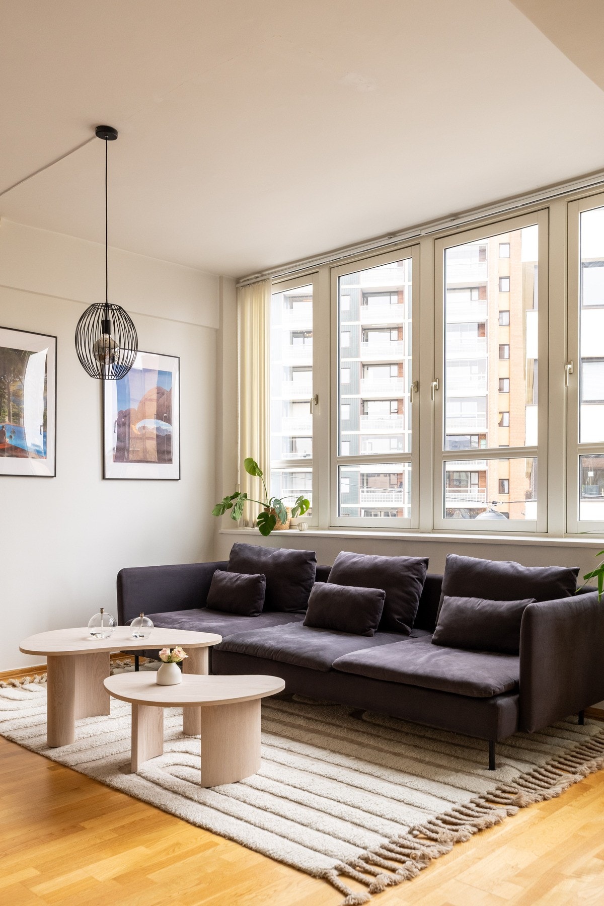 Leiligheten er oppvarmet med vannbåren varme til radiatorer. Galleribilde