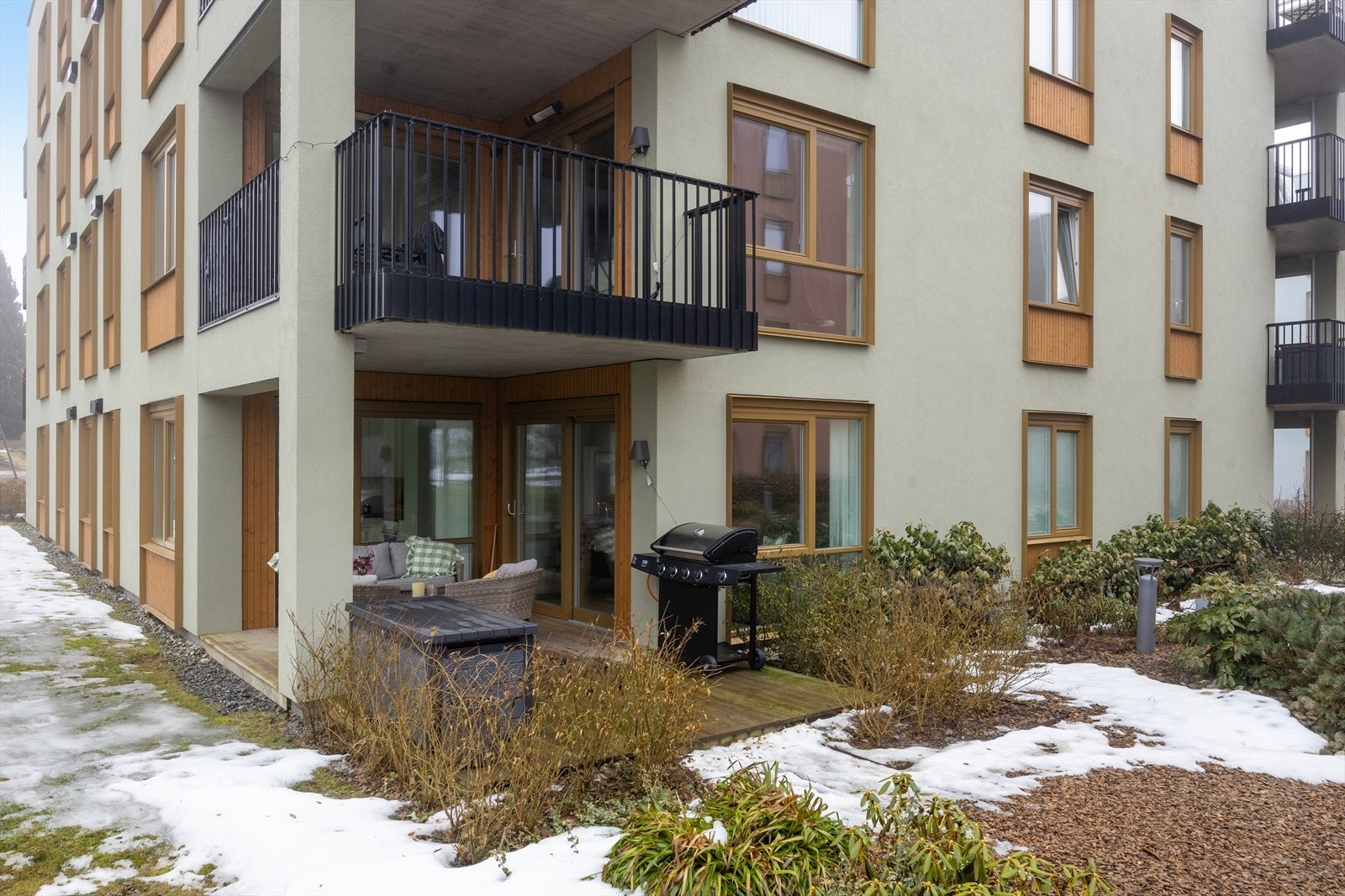 Leiligheten er vendt bort fra internveier, og har en meget flott og usjenert uteplass Galleribilde