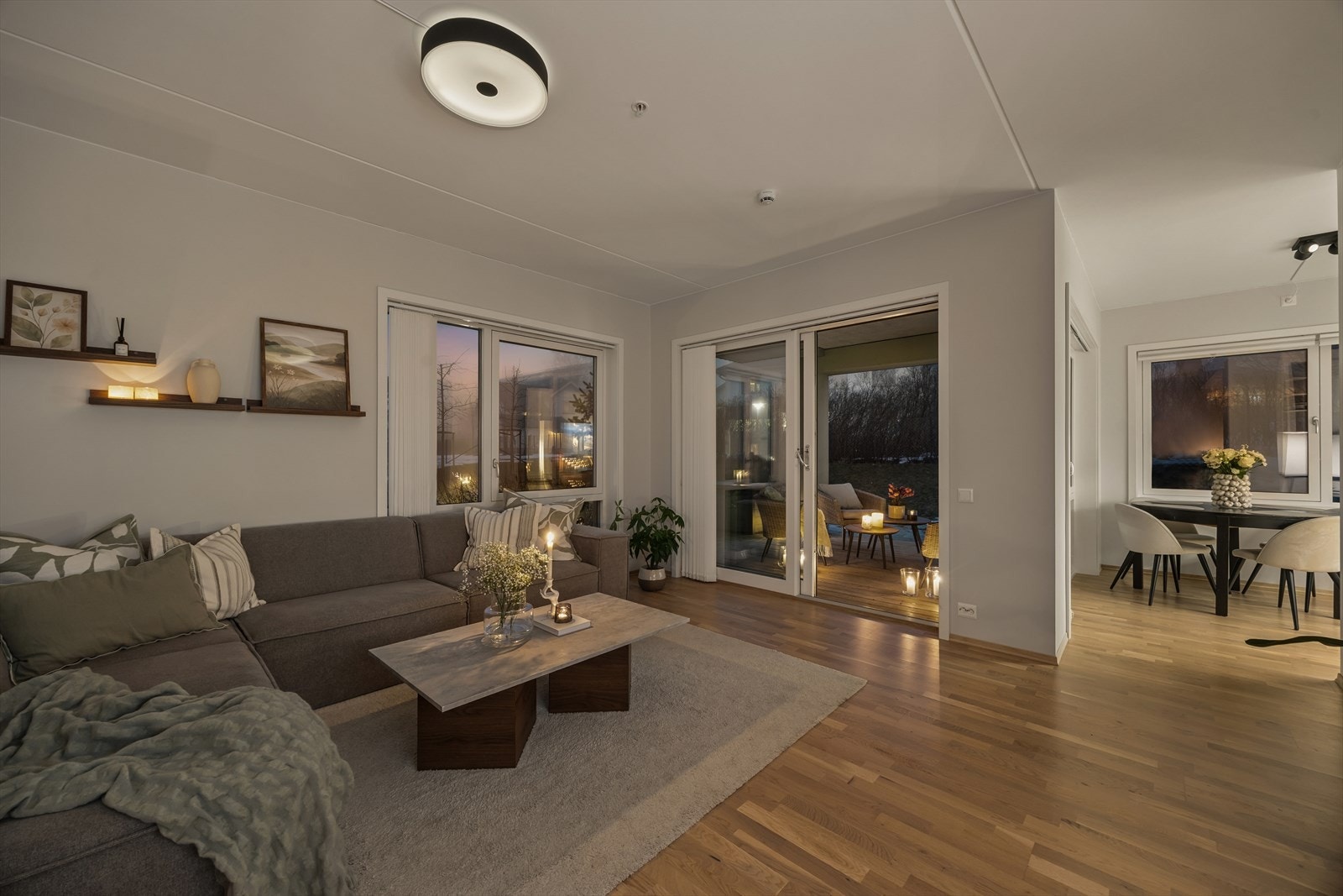 Leiligheten er plassert fint i byggets hjørne Galleribilde