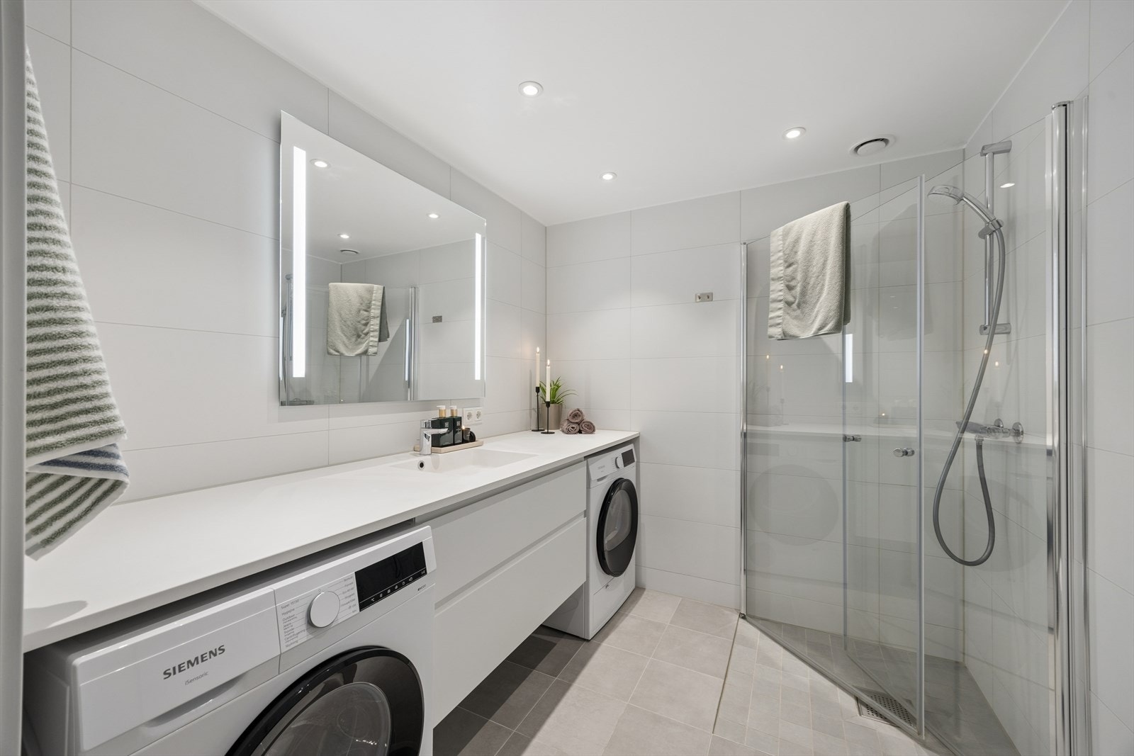 Lyst og pent bad av god størrelse Galleribilde