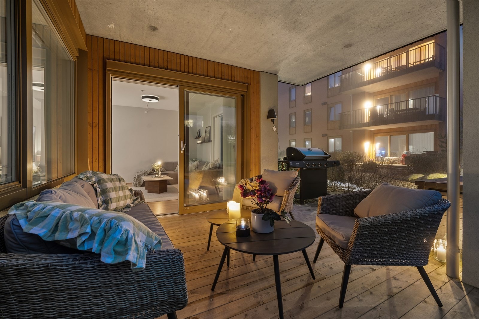 Uteplassen er av god størrelse og usjenert Galleribilde