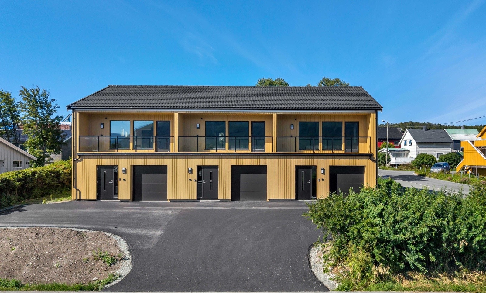 Høy standard, smarte løsninger, integrert garasje og sentral beliggenhet på Gimle. Galleribilde