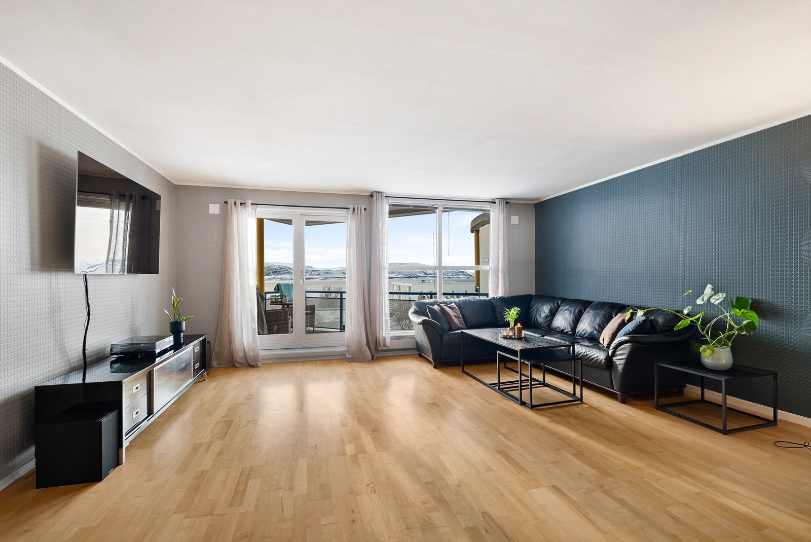 En innbydende, ivaretatt og romslig 4-romsleilighet i 3. etasje. Galleribilde