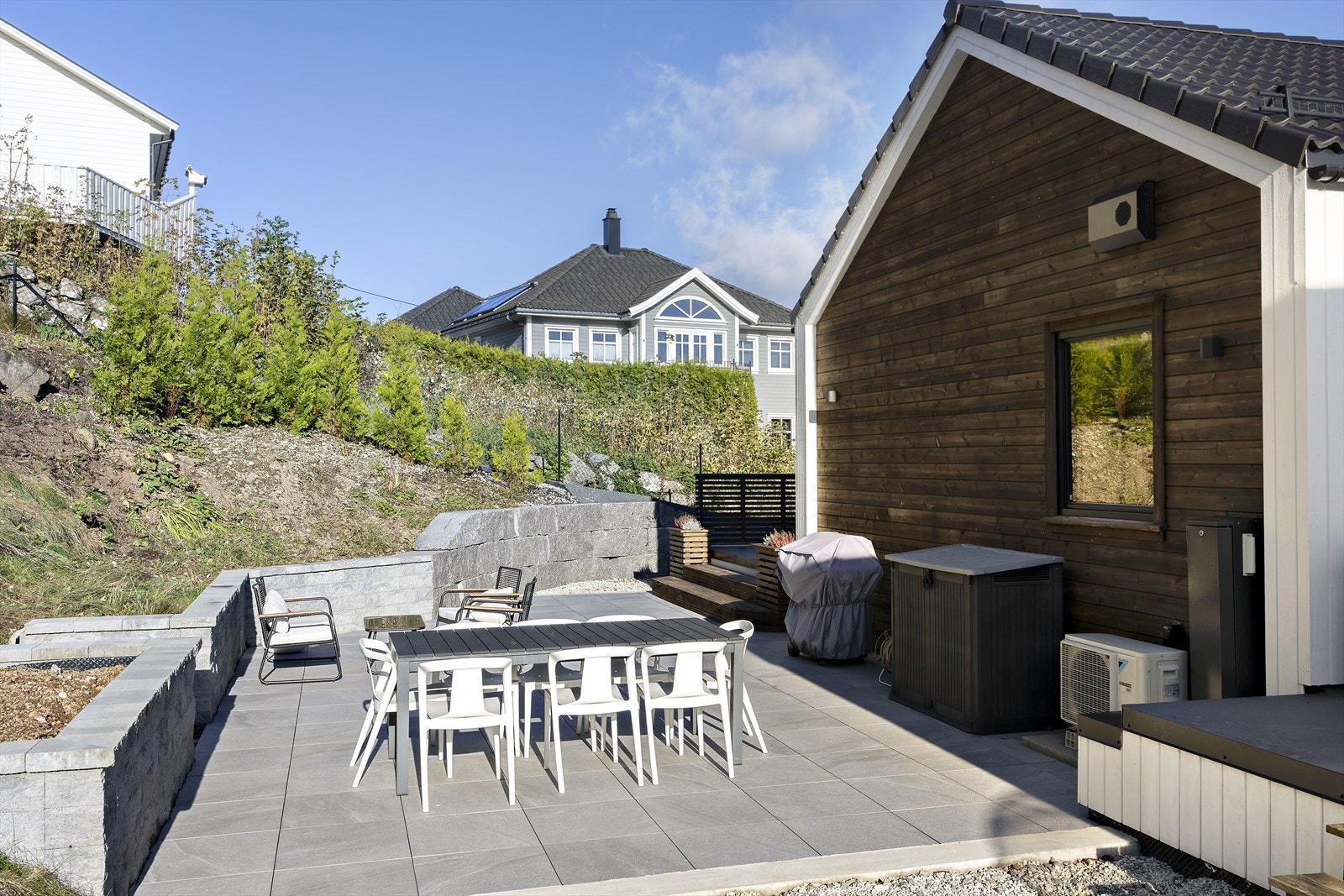 For den som ønsker det, kan en del av tomten bak huset fortsatt opparbeides og tilpasses dine behov. Galleribilde