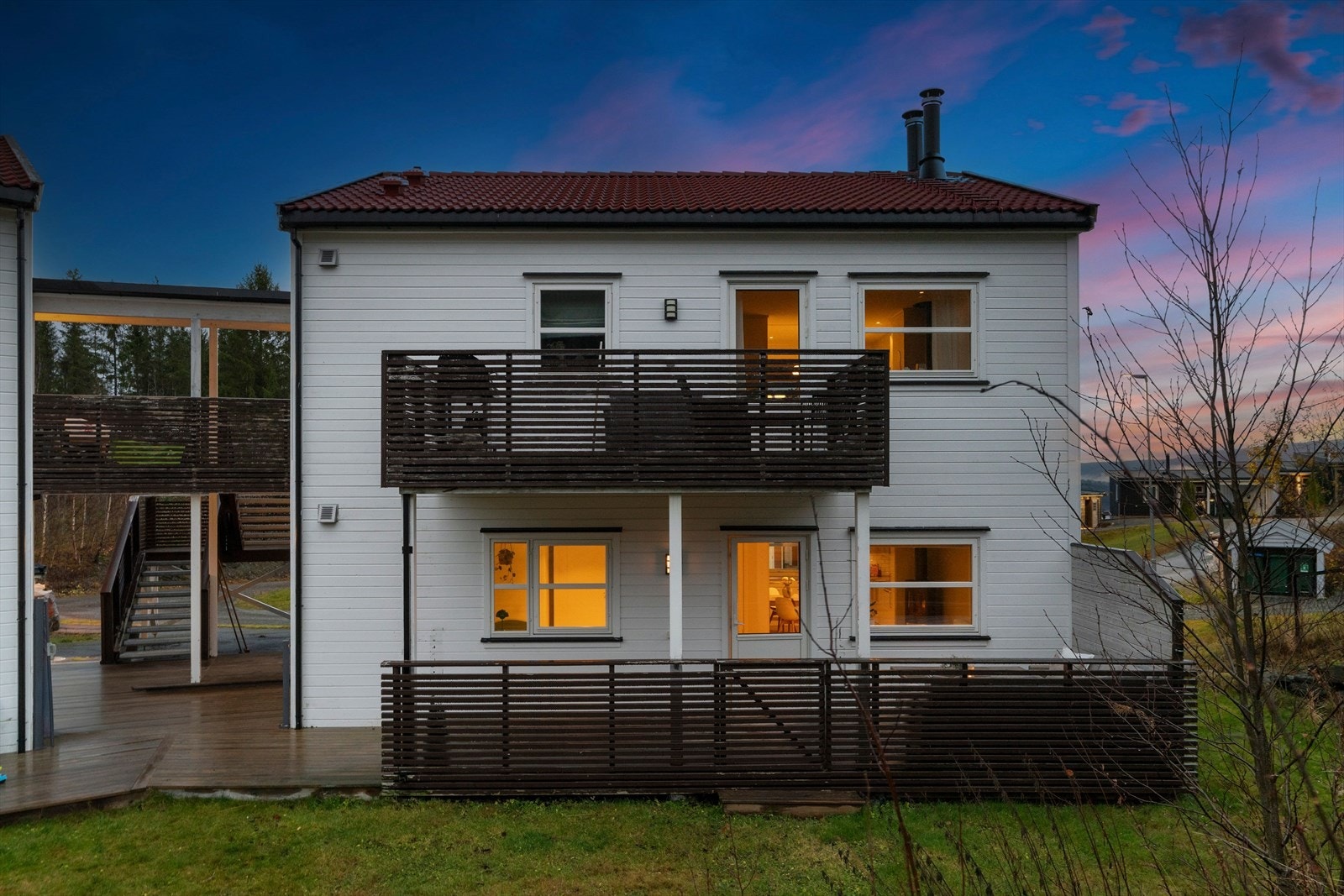 Til boligen medfølger egen sportsbod med god lagringsplass, samt biloppstillingsplass i nærheten av inngangen. Galleribilde