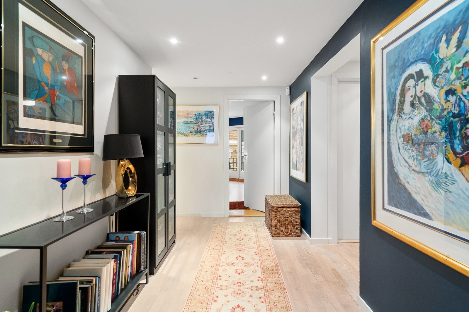 Gjennomgående lys og luftig leilighet Galleribilde