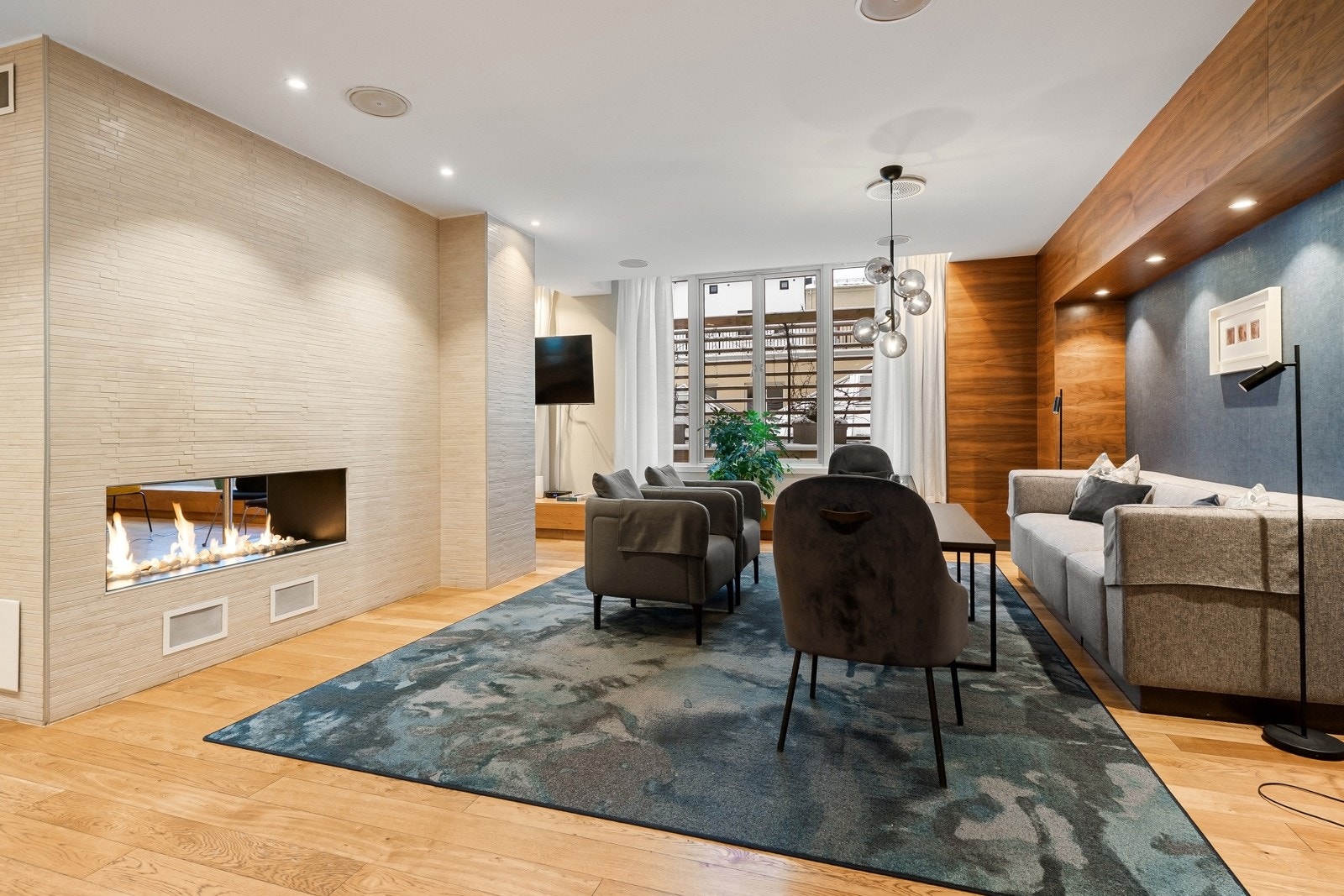 Hyggelig lounge området hvor man kan nyte fersk kaffe og dagens avis Galleribilde