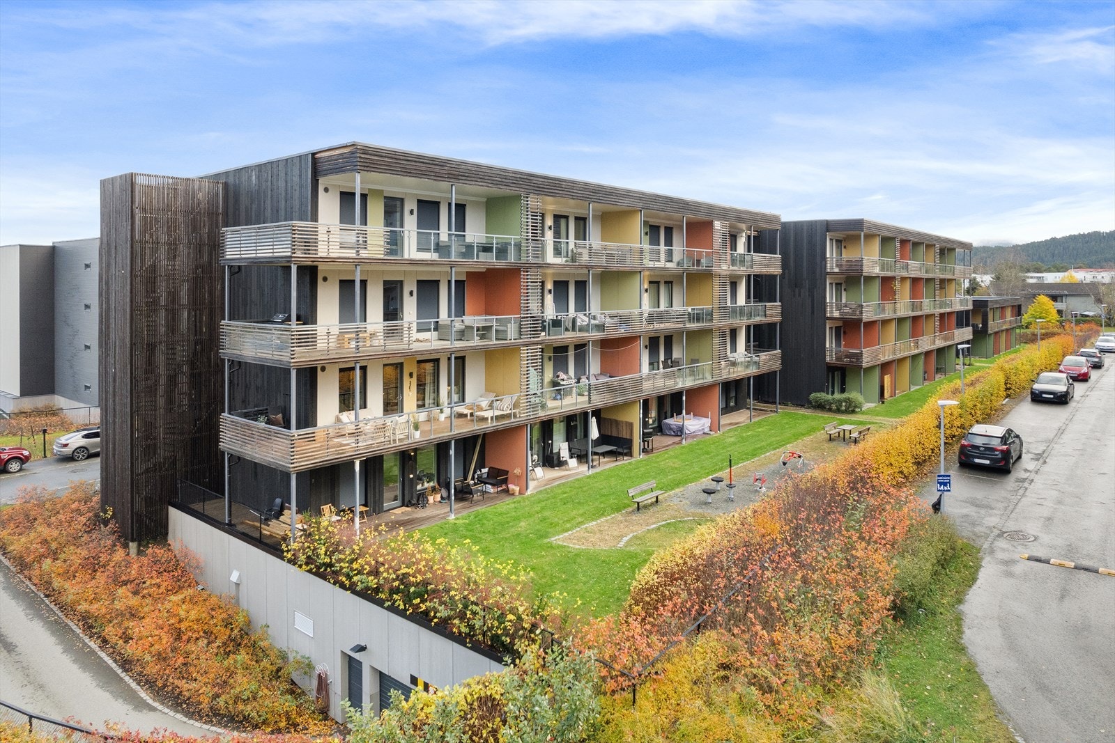 Det er også godt med parkering ute på sameiets tomt. Boligbygget ligger også like i nærheten til Øvre Granåslia hvor det både er KIWI og søndagsåpen Bunnpris. Galleribilde