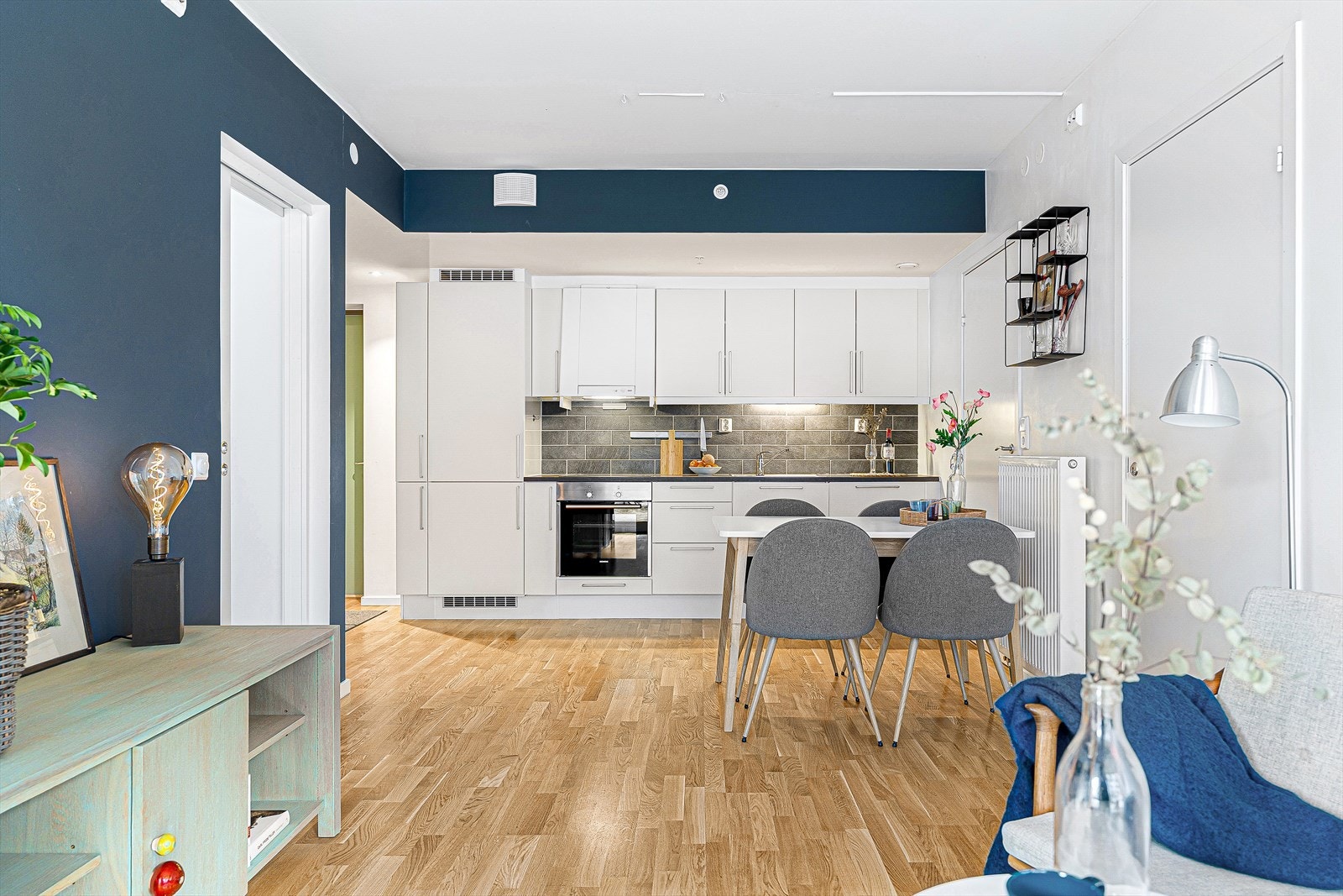 Takstmann har gjennomført en grundig tilstandsvurdering i forbindelse med salget. Leiligheten har fått tilstandsgrad 1 på alle punkter i rapporten, noe som gir en trygg og forutsigbar bolighandel for ny eier. Galleribilde