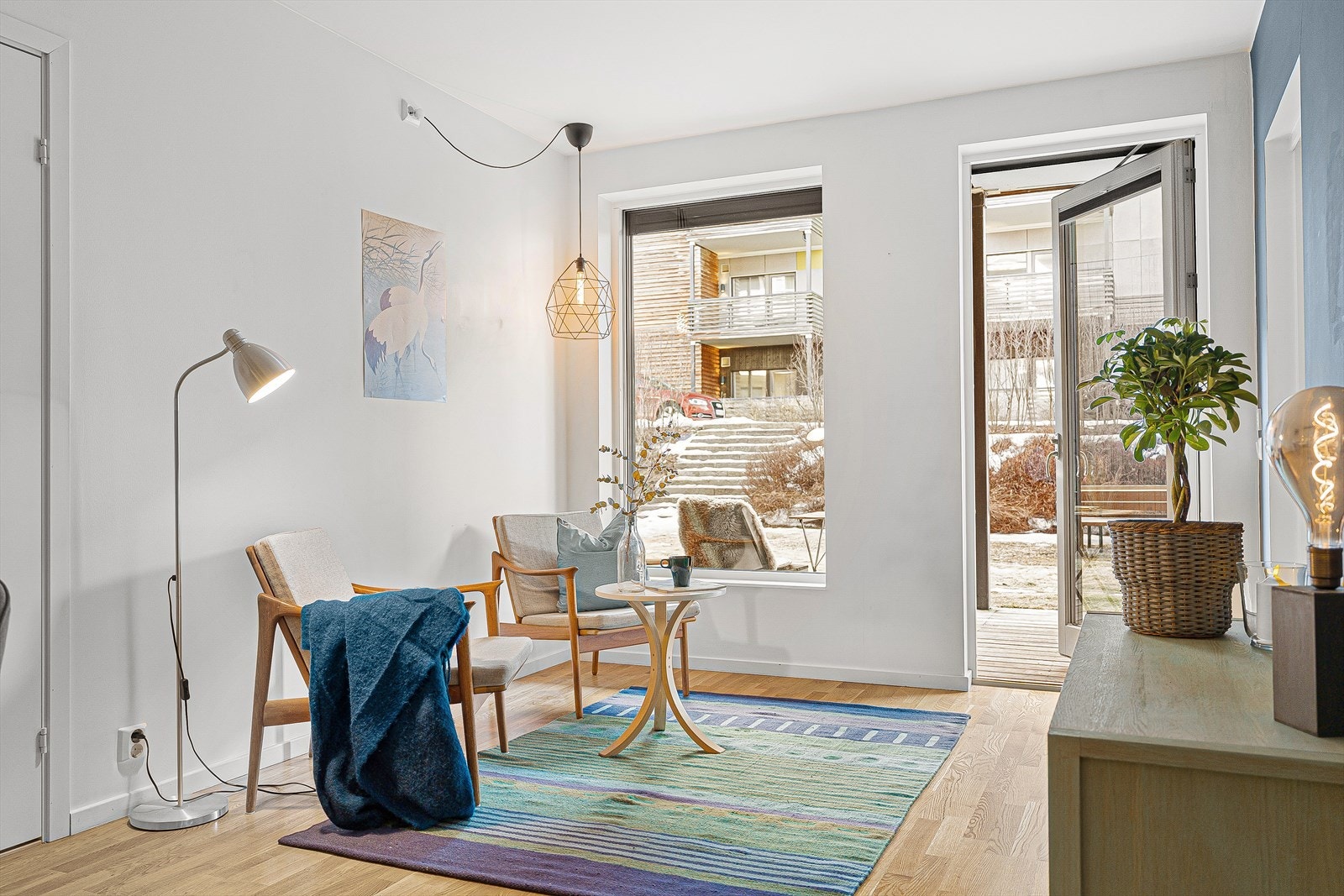 Leiligheten som ble ferdigstilt i 2016 er en del av et høysatsningsprosjekt som er bygget etter passivhusstandard. Dette sørger for lavt energiforbruk og rimelige bokostnader gjennom blant annet fjernvarme, og god isolering. Galleribilde