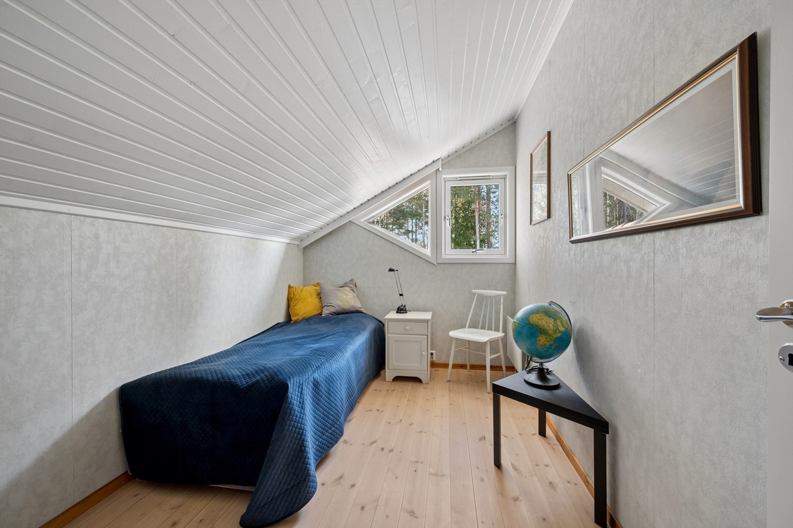 Soverom II passer fint som barnerom, med plass til seng og nødvendig møblement. Galleribilde