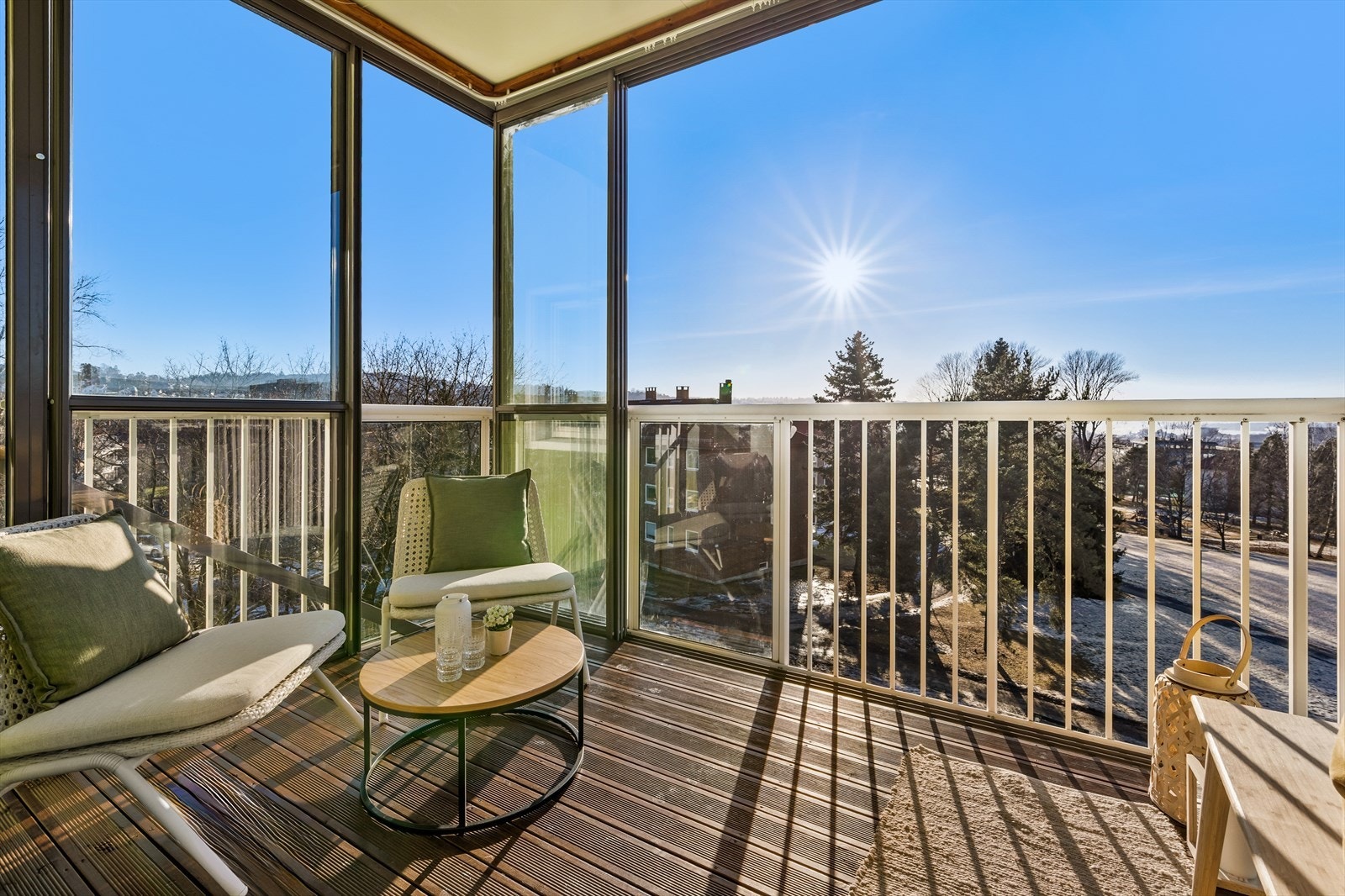 Balkongen er inglasset og har fantastiske solforhold hele året rundt Galleribilde