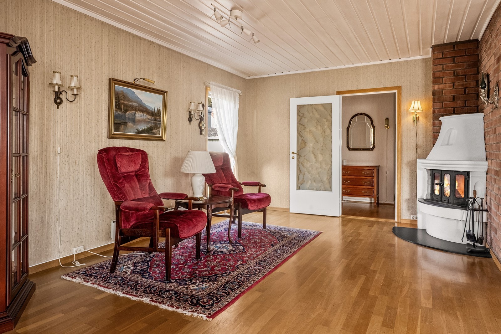 Stuen har et godt utgangspunkt for oppgradering etter egne ønsker. Galleribilde