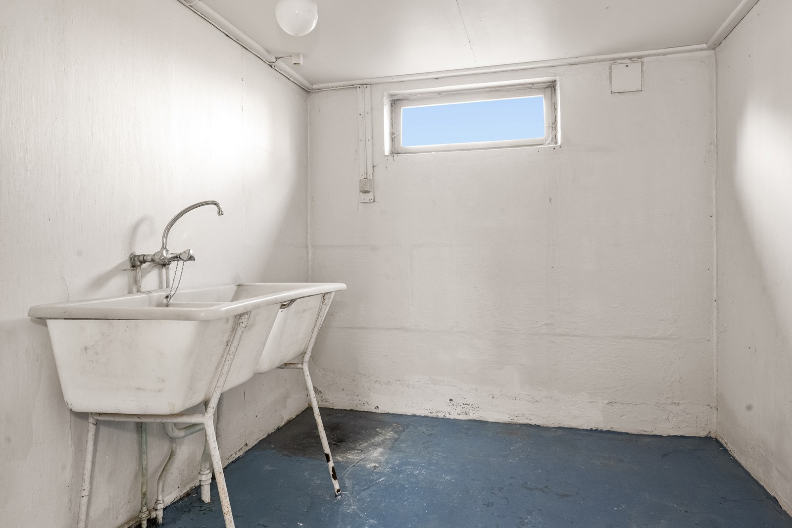 Vaskerom i kjelleren. Galleribilde