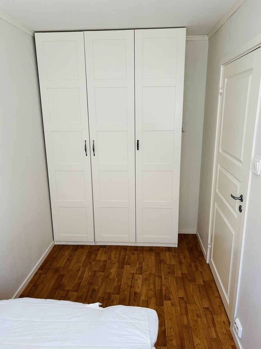 Soverom med garderobe Galleribilde