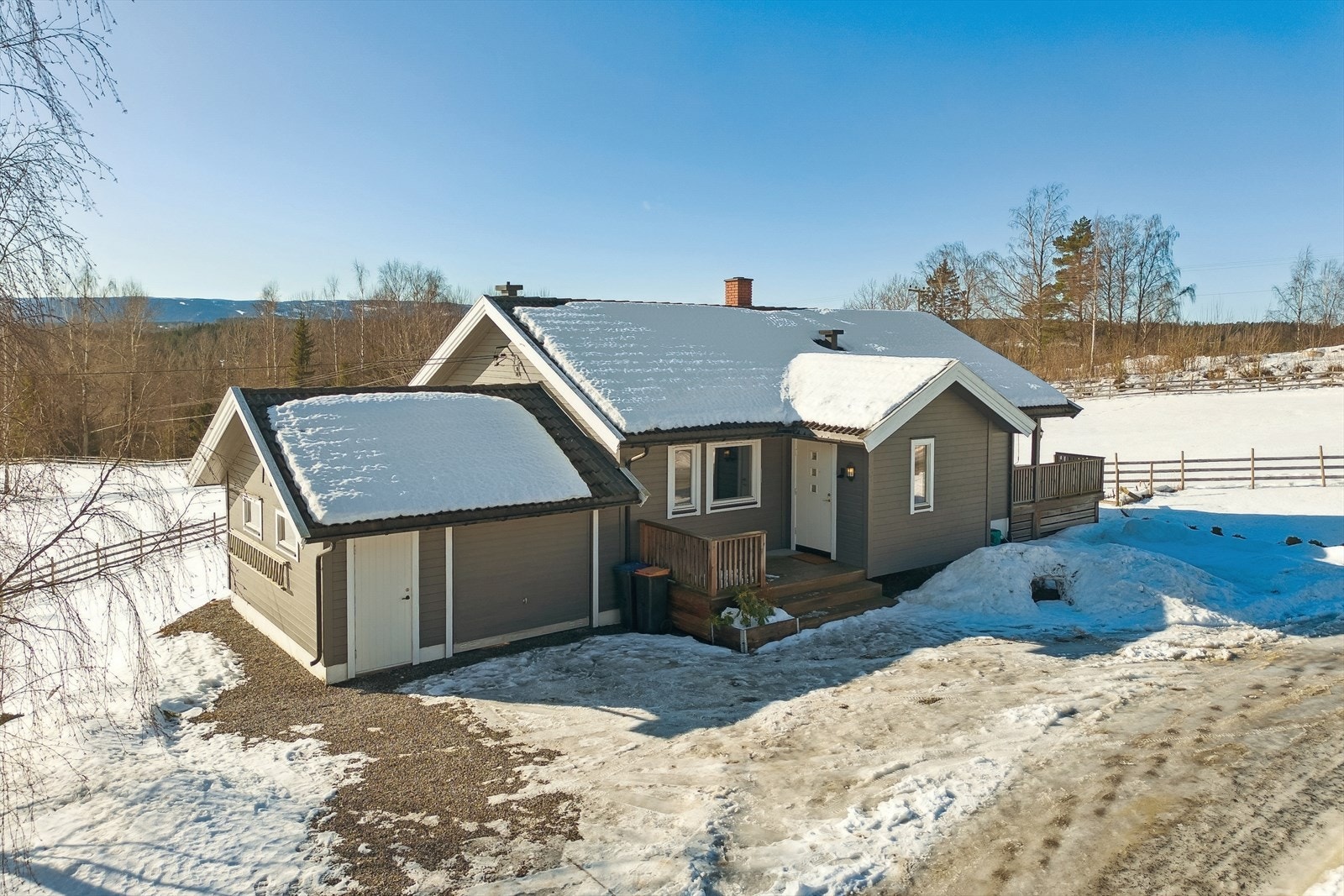Boligen har gode lagringsmuligheter i både innvendig og utvendig boder. Galleribilde