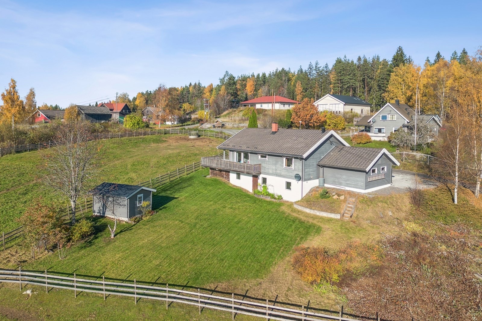 Her har du umiddelbar nærhet til natur og flotte turmuligheter rett utenfor døren. Galleribilde