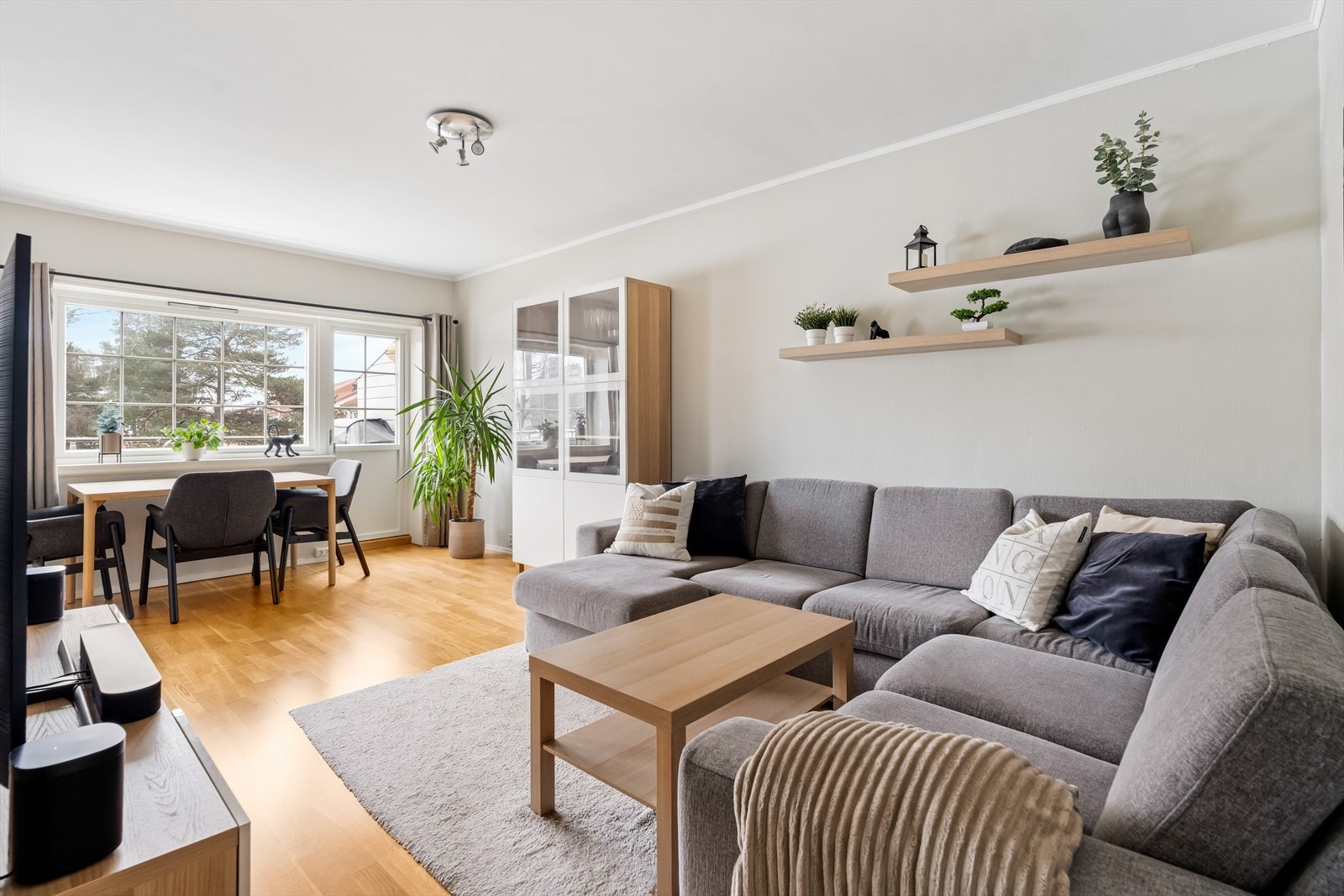 Velkommen til Fjellhamarveien 56A, presentert av Magnar Steen i Nordvik bolig! Foto: Stefan Borup. Galleribilde