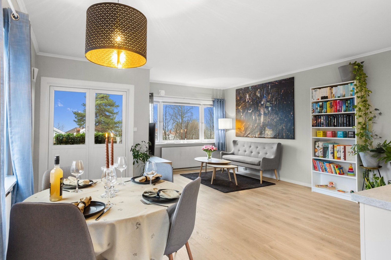 Velkommen til Silurveien 44, en flott 3-roms hjørneleilighet i rolig blindvei på Ullernåsen. Galleribilde