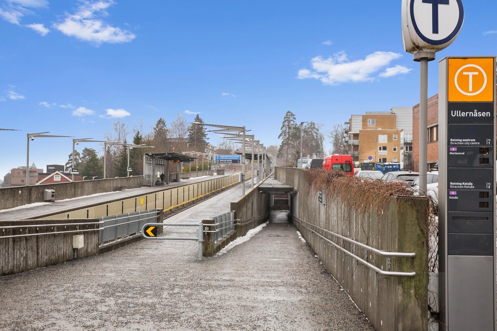 Kort vei til offentlig kommunikasjon (T-bane og buss), nærbutikk, skoler og barnehager. Videre er det nærhet til idylliske Mærradalen. Galleribilde