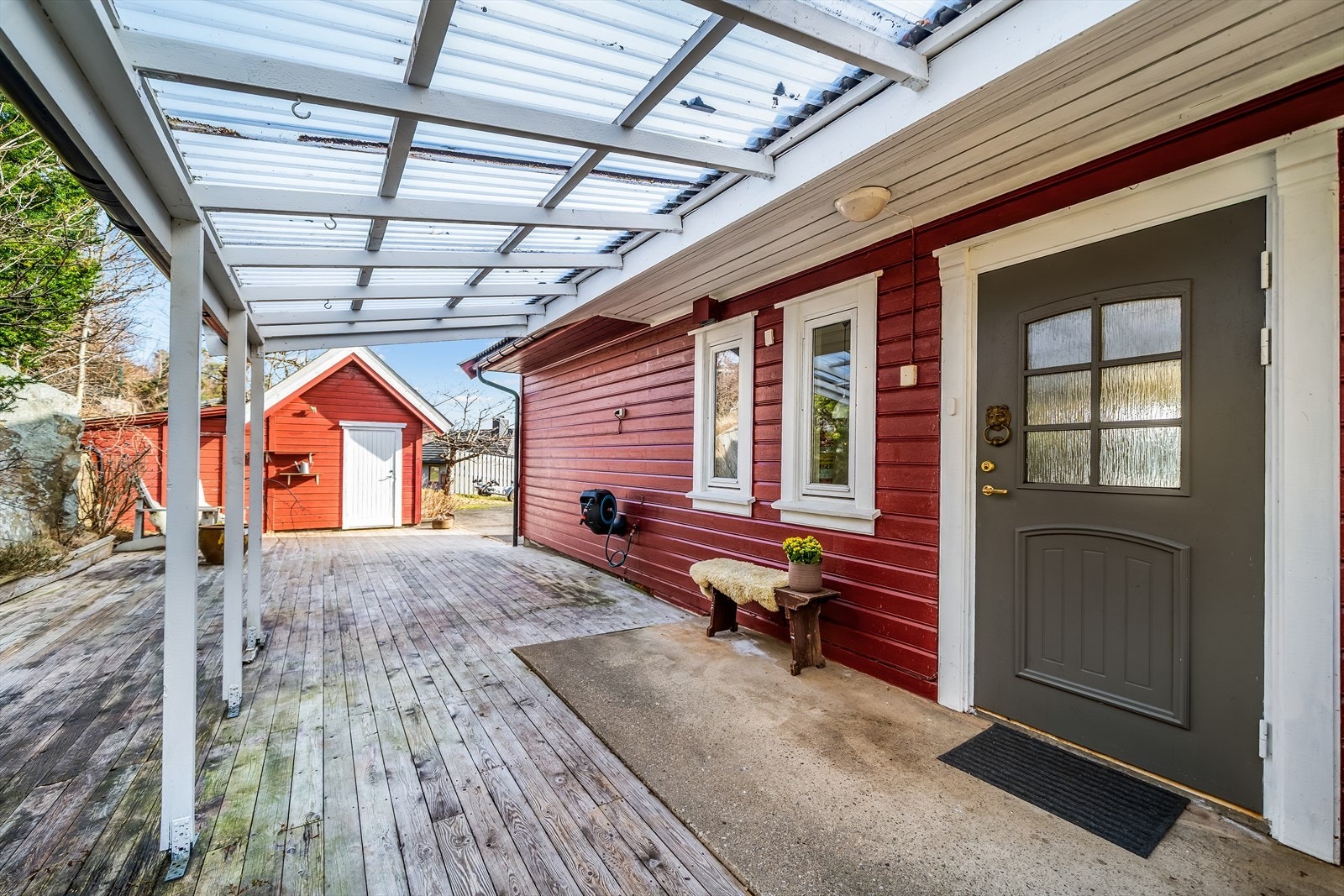 Fin uteplass hvor morgensola kan nytes. Galleribilde