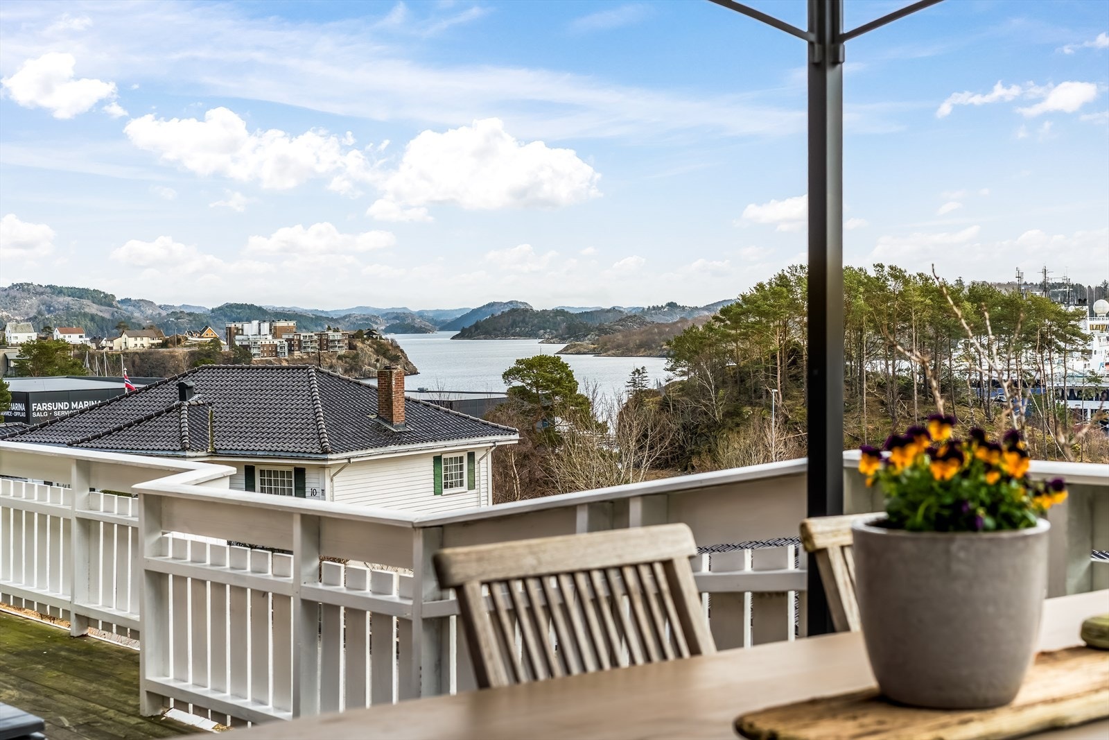 Utsikt mot Spindsfjorden. Galleribilde