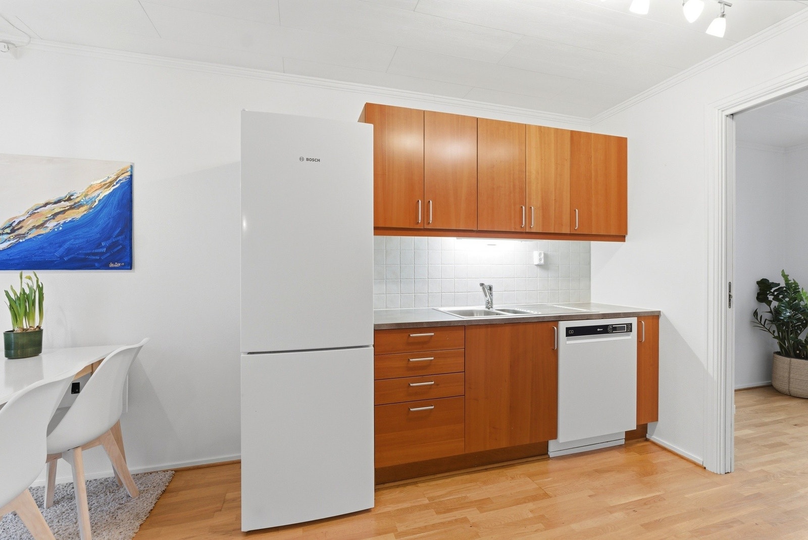 Kjøkkeninnredning fremstår i god stand og er tildelt tilstandsgrad 1 fra takstmannen. Galleribilde