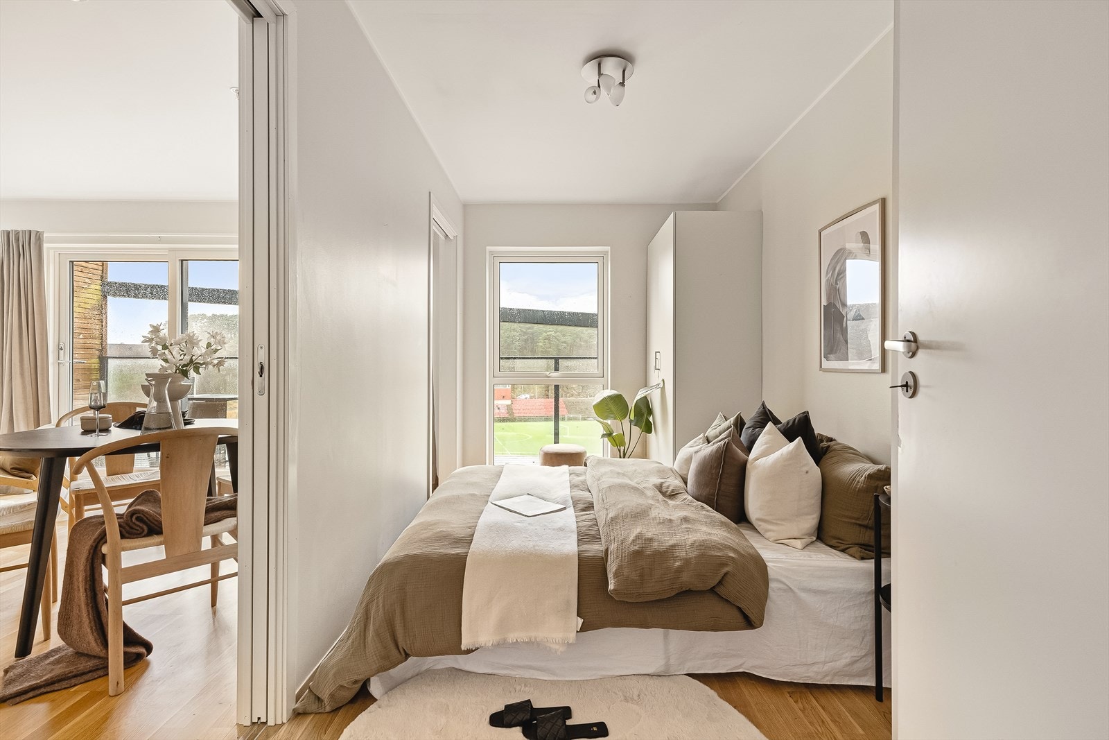 Leilighetens soverom har plass til dobbeltseng av ønsket størrelse Galleribilde