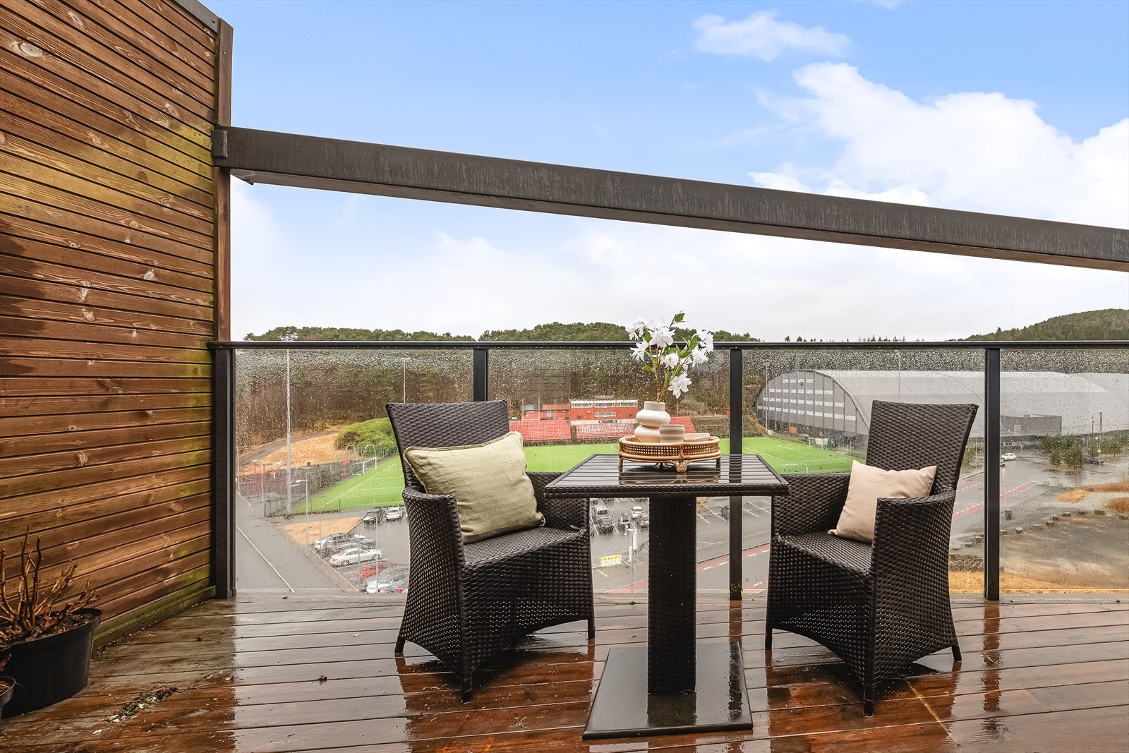 Her bor man helt på toppen av Horisont - vendt riktig vei med sol fra ca 11 - til den går ned på sommeren. Galleribilde